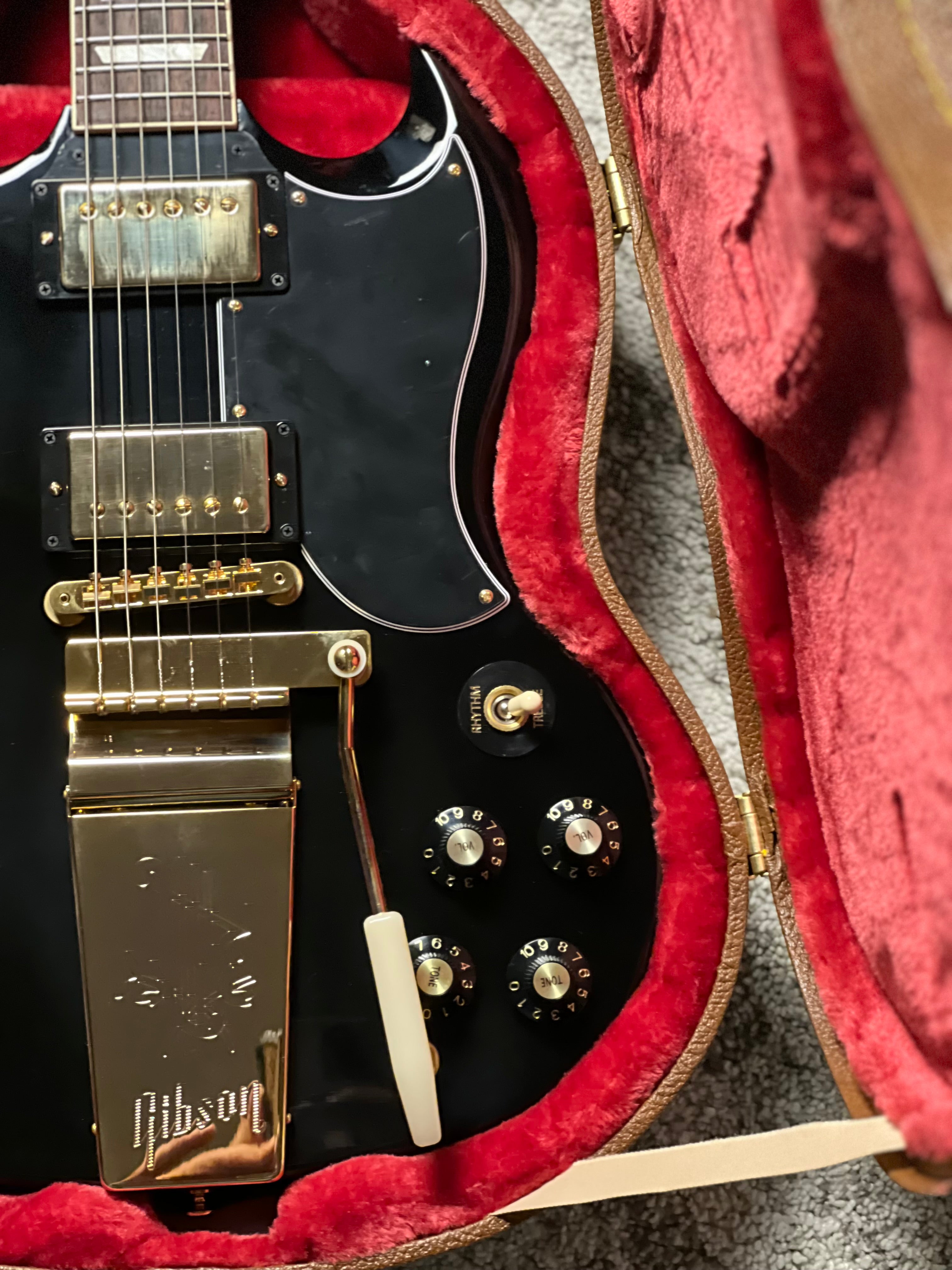 Gibson SG Standard '61 Maestro Vibrola T-Type in Ebony w/Case