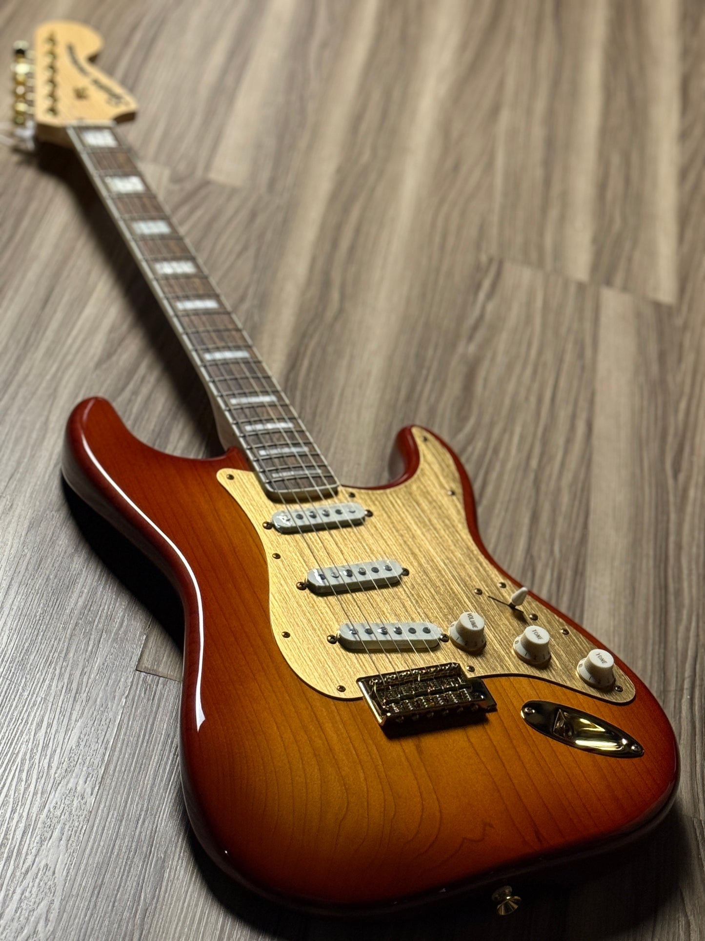 Squier 40th Anniversary Gold Edition Stratocaster in Sienna Sunburst (USED) ISSF22003676