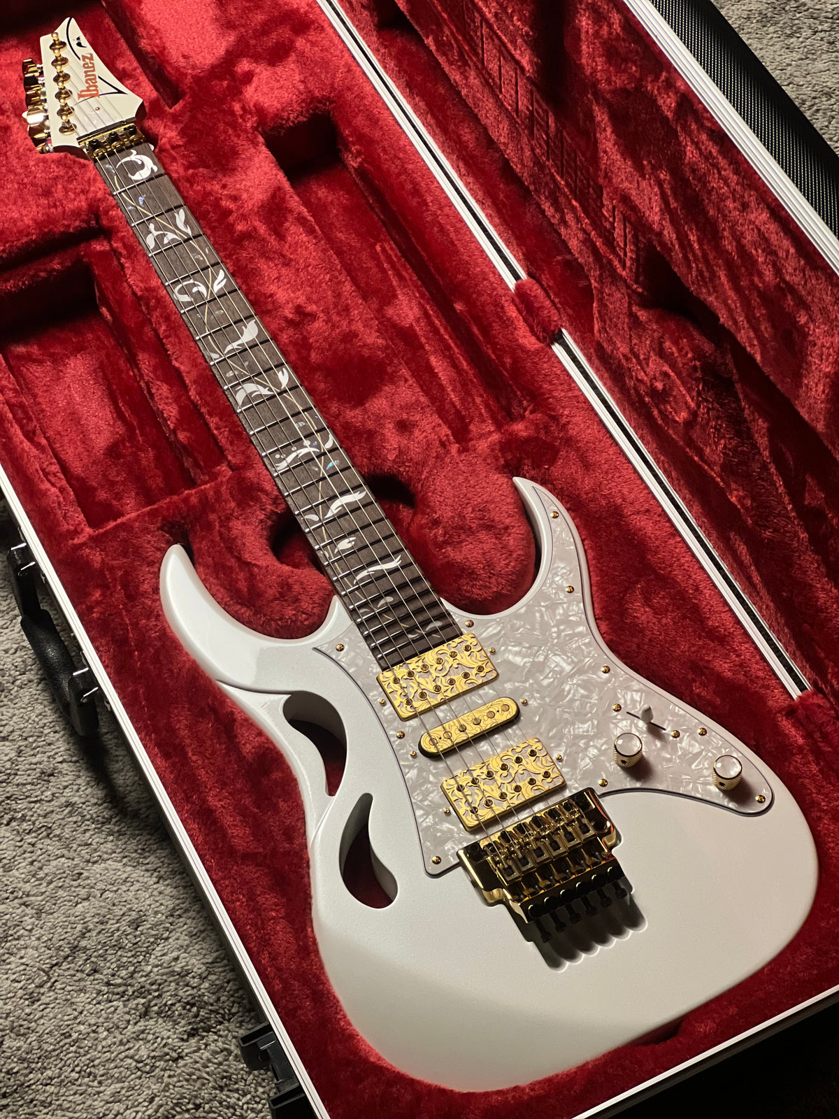 Ibanez Steve Vai Signature PIA Guitar in Stallion White F2515779