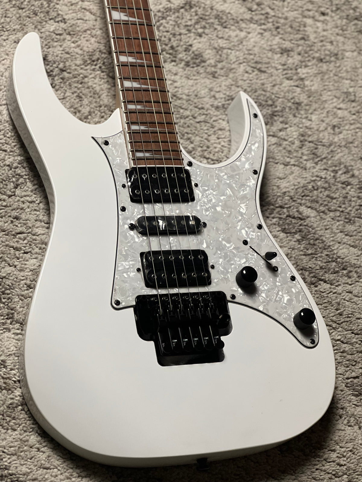 Ibanez RG450DXB-WH Electric Guitar in White I260802054 (USED)