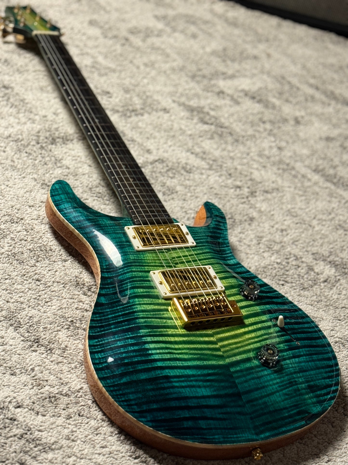 SLX Imperial 24 HH with 5A Solid Flame Top in Laguna Glow with Gold Hardware