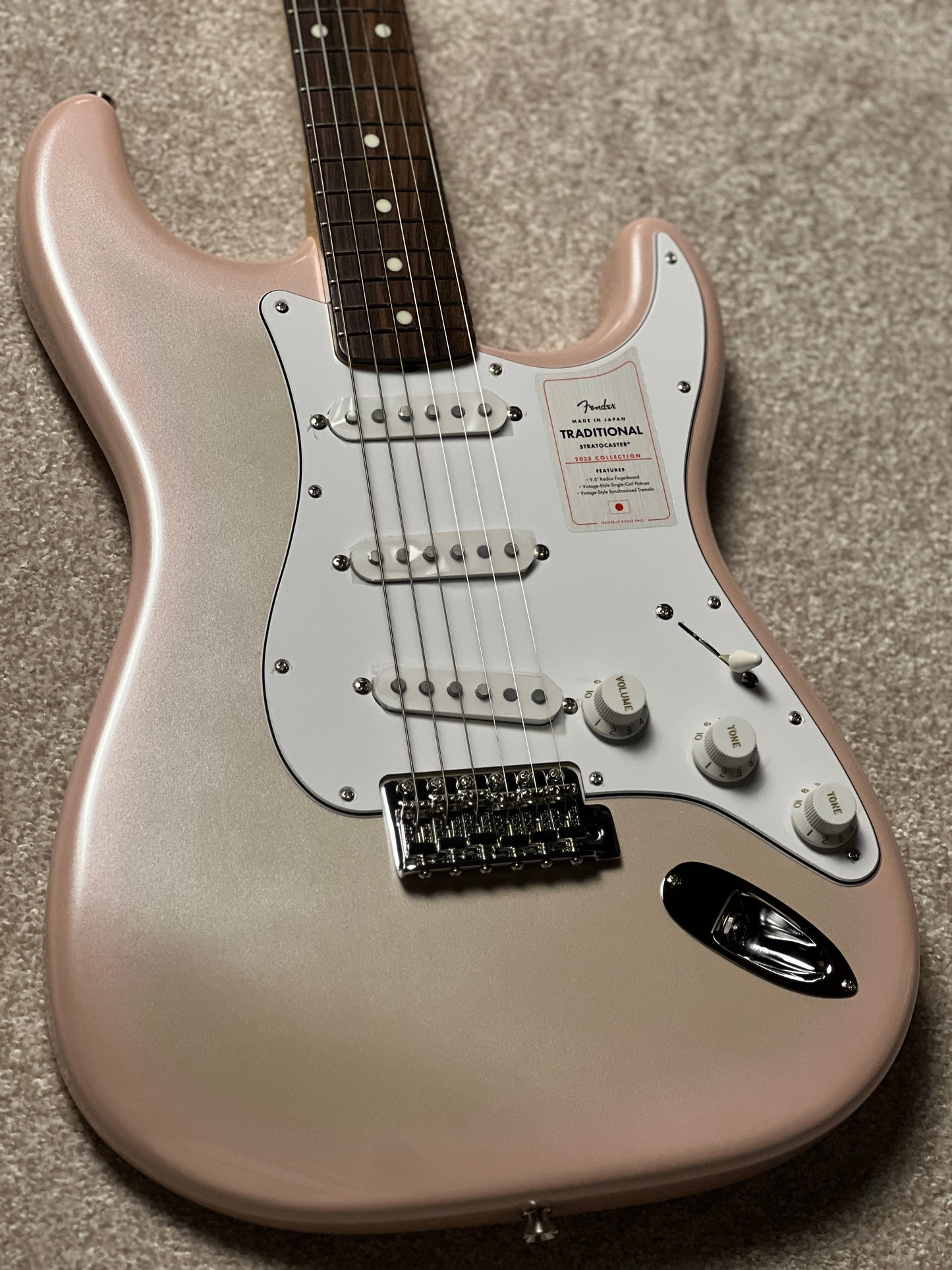 Fender Japan Traditional 2025 Collection 60s Stratocaster with RW FB in Stardust Pink JD25013197