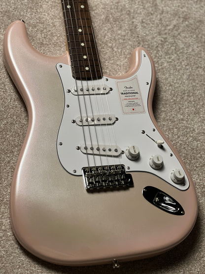 Fender Japan Traditional 2025 Collection 60s Stratocaster with RW FB in Stardust Pink JD25013197