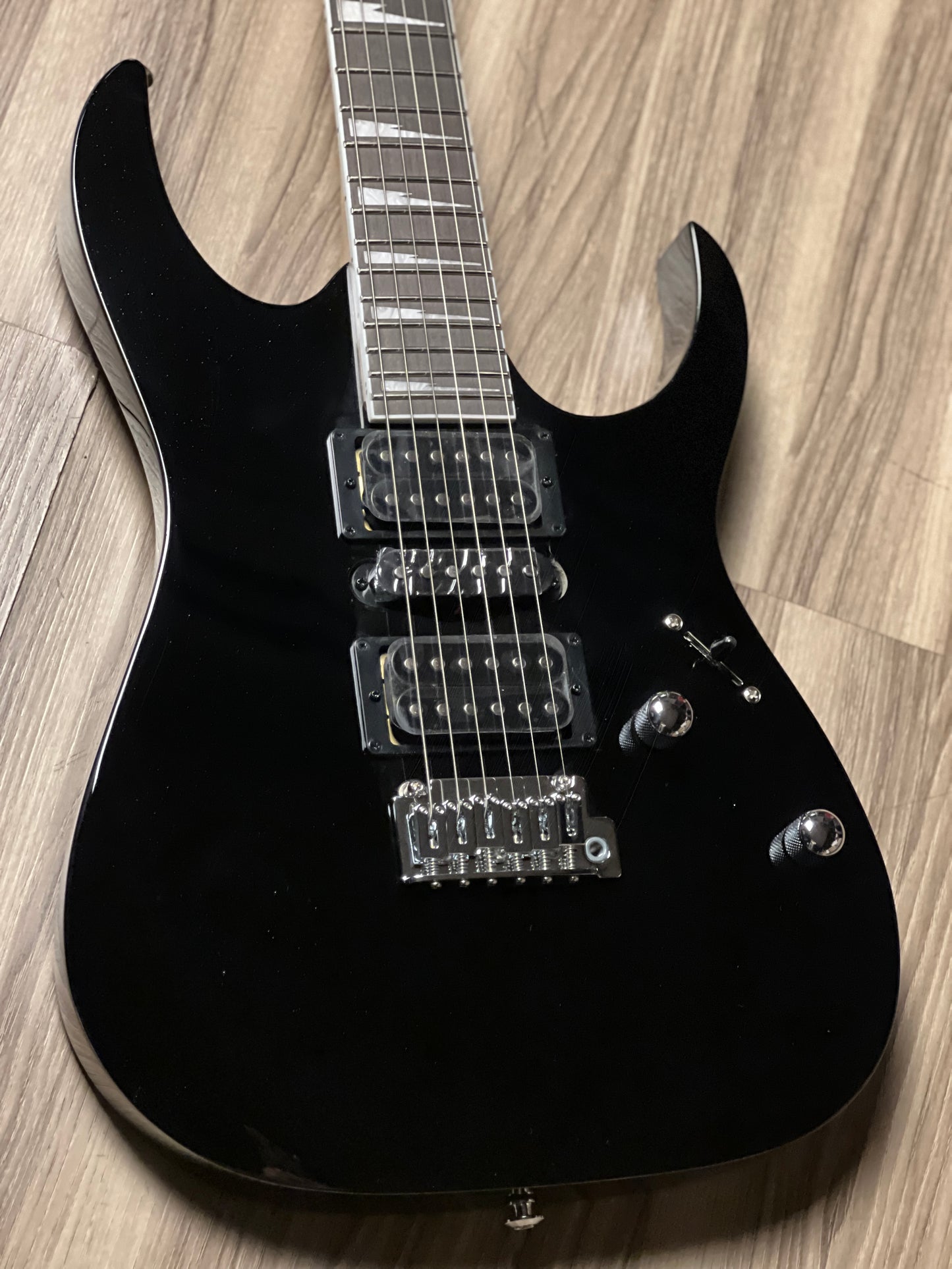 Ibanez GRG170DX-BKN in Black Night