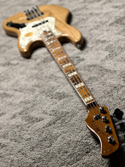 Sire Marcus Miller V8 SWAMP ASH 4 String in Natural w/Bag