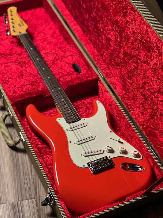 SQOE SEST1002 RD SSS Custom Shop Series in Fiesta Red Limited Edition with Hardshell Case