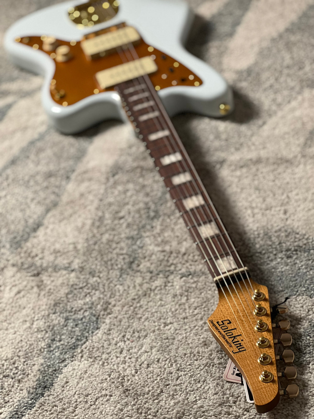 Soloking JM40 Offset Deluxe in Polar White with Gold Hardware