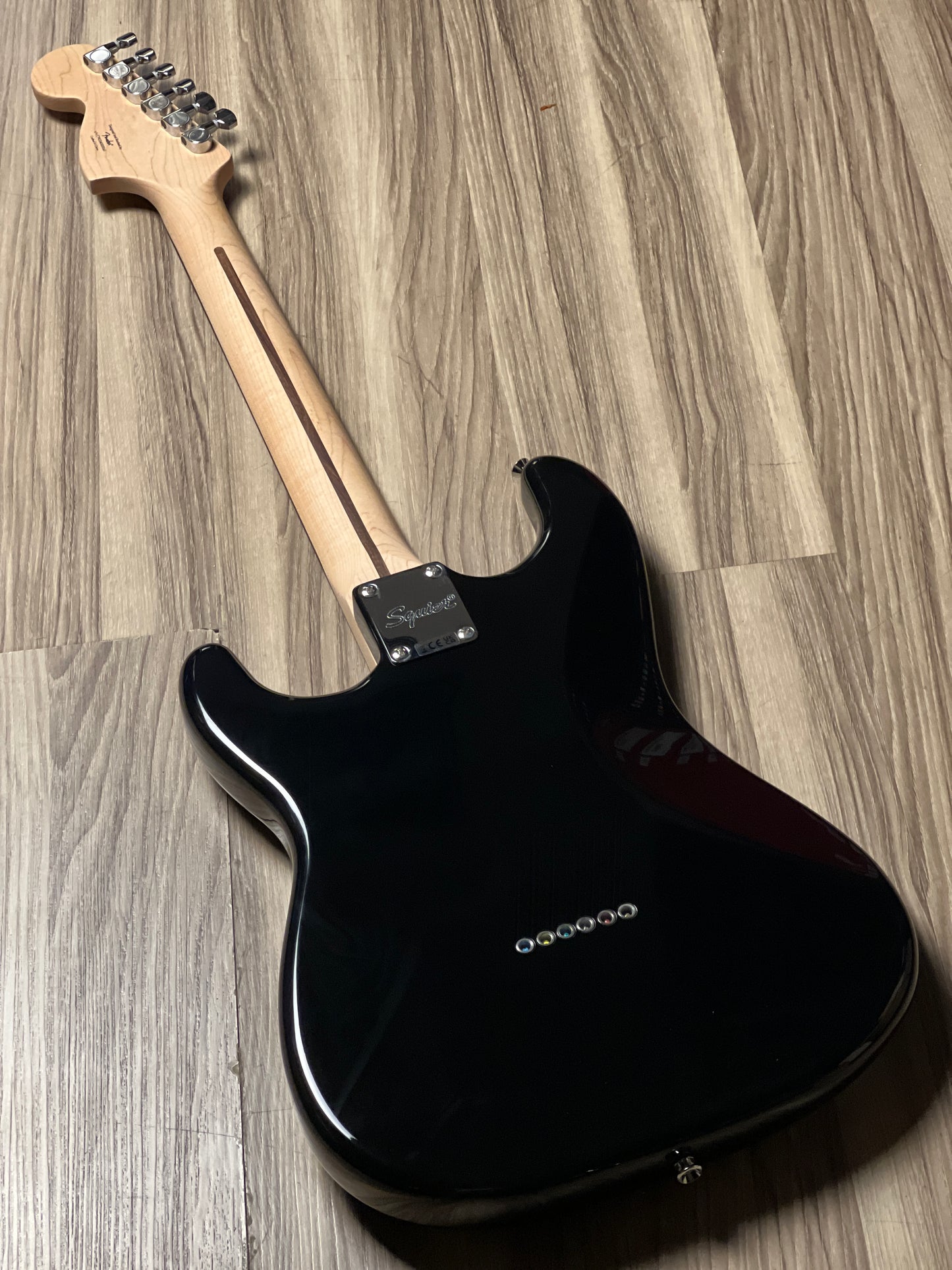 Squier FSR Affinity Series Stratocaster H HT with Laurel FB in Black