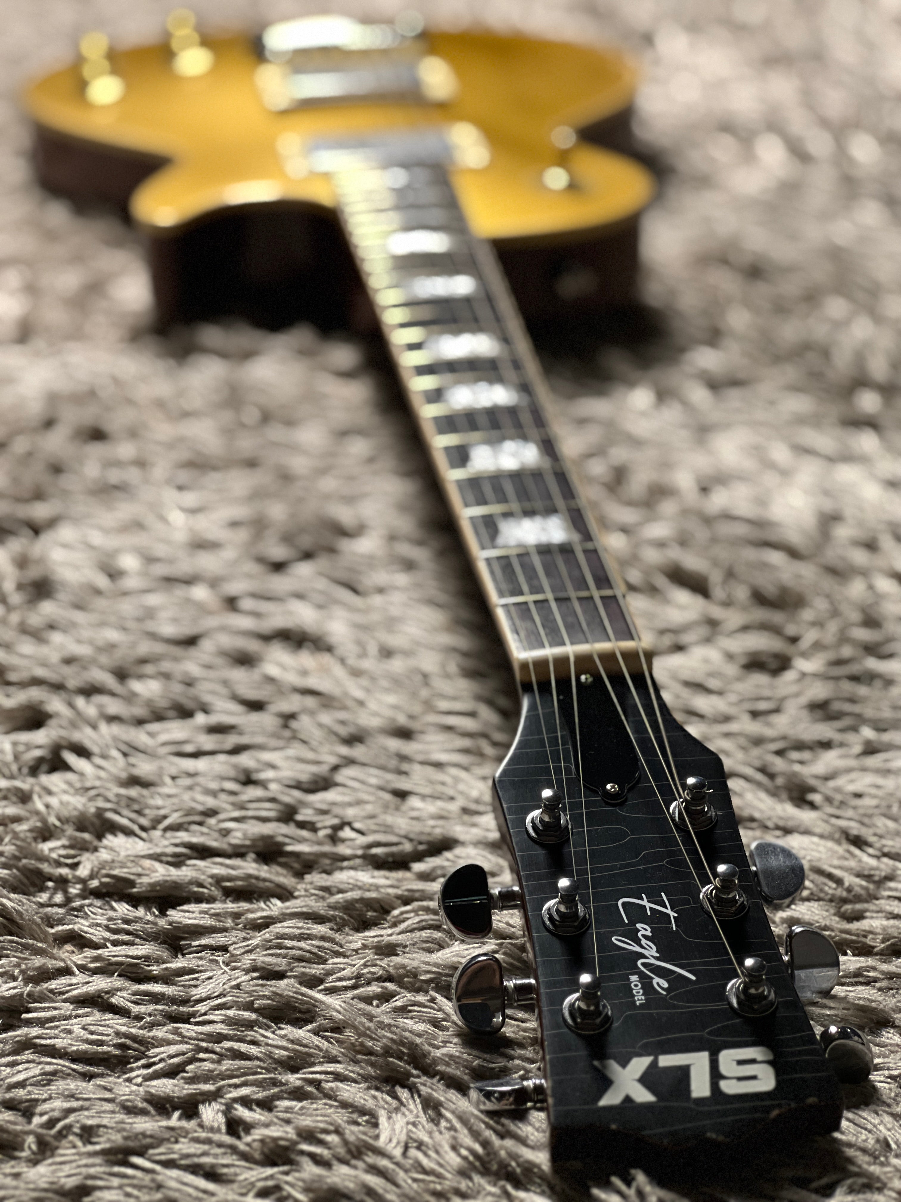 SLX Eagle Antique in Gold Top with Nitrocellulose Lacquer (Medium