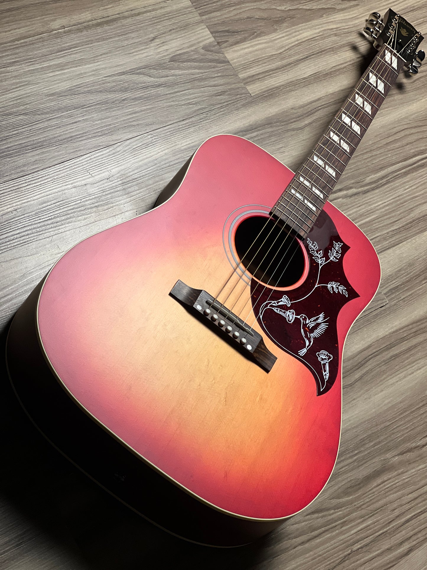 Gibson Hummingbird Special Satin in Vintage Cherry Sunburst w/Gigbag