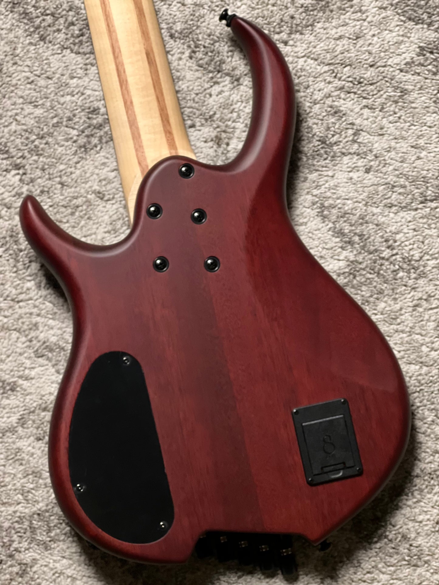 Sire Marcus Miller M6 5-string Headless in Mahogany Satin