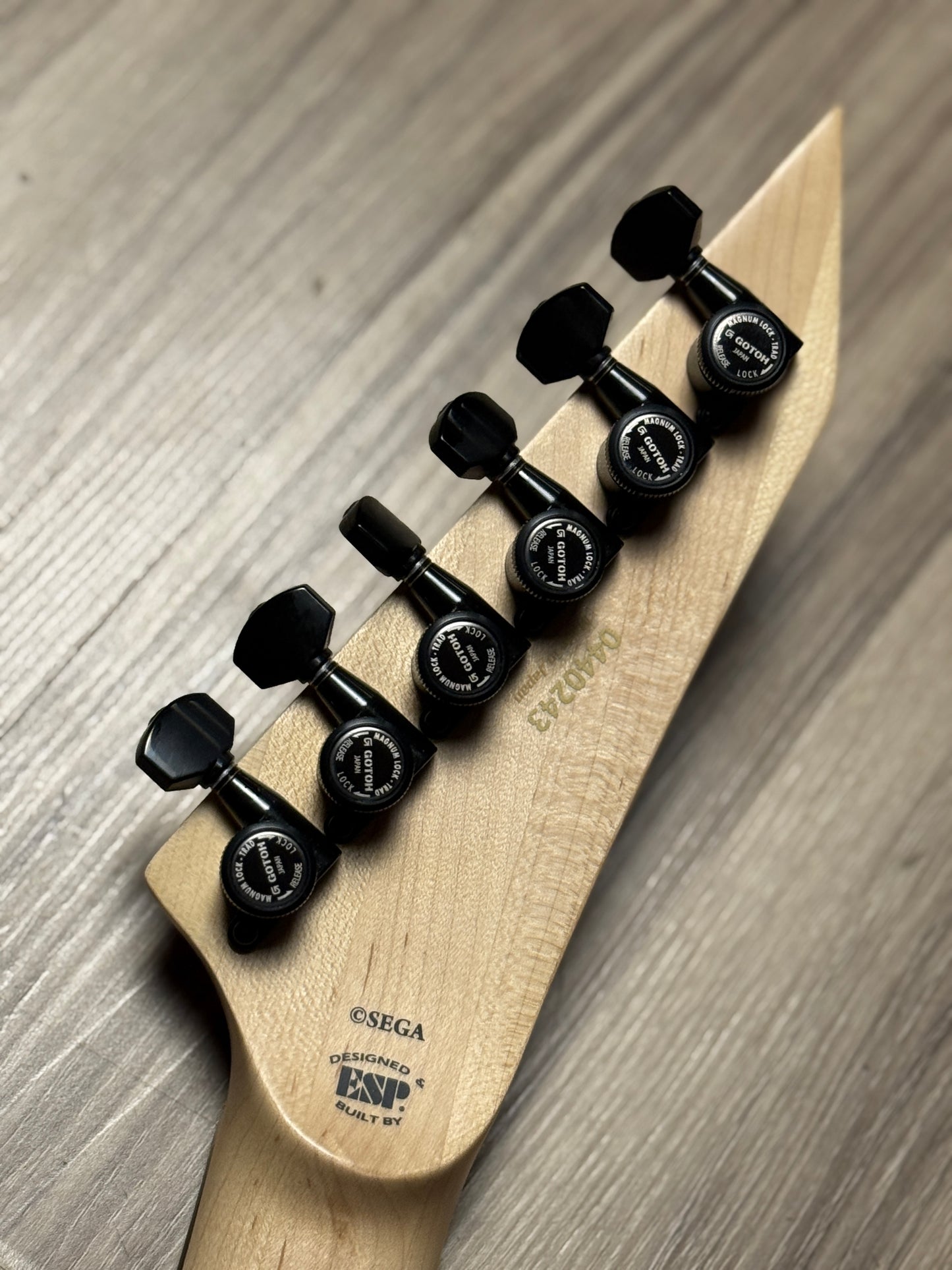 ESP Sonic The Hedgehog Guitar III - Classic Sonic Edition 0440243