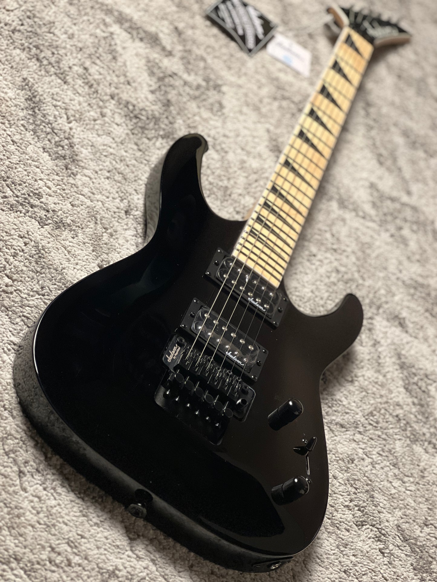 Jackson JS Series Dinky DKA-M JS32 in Gloss Black