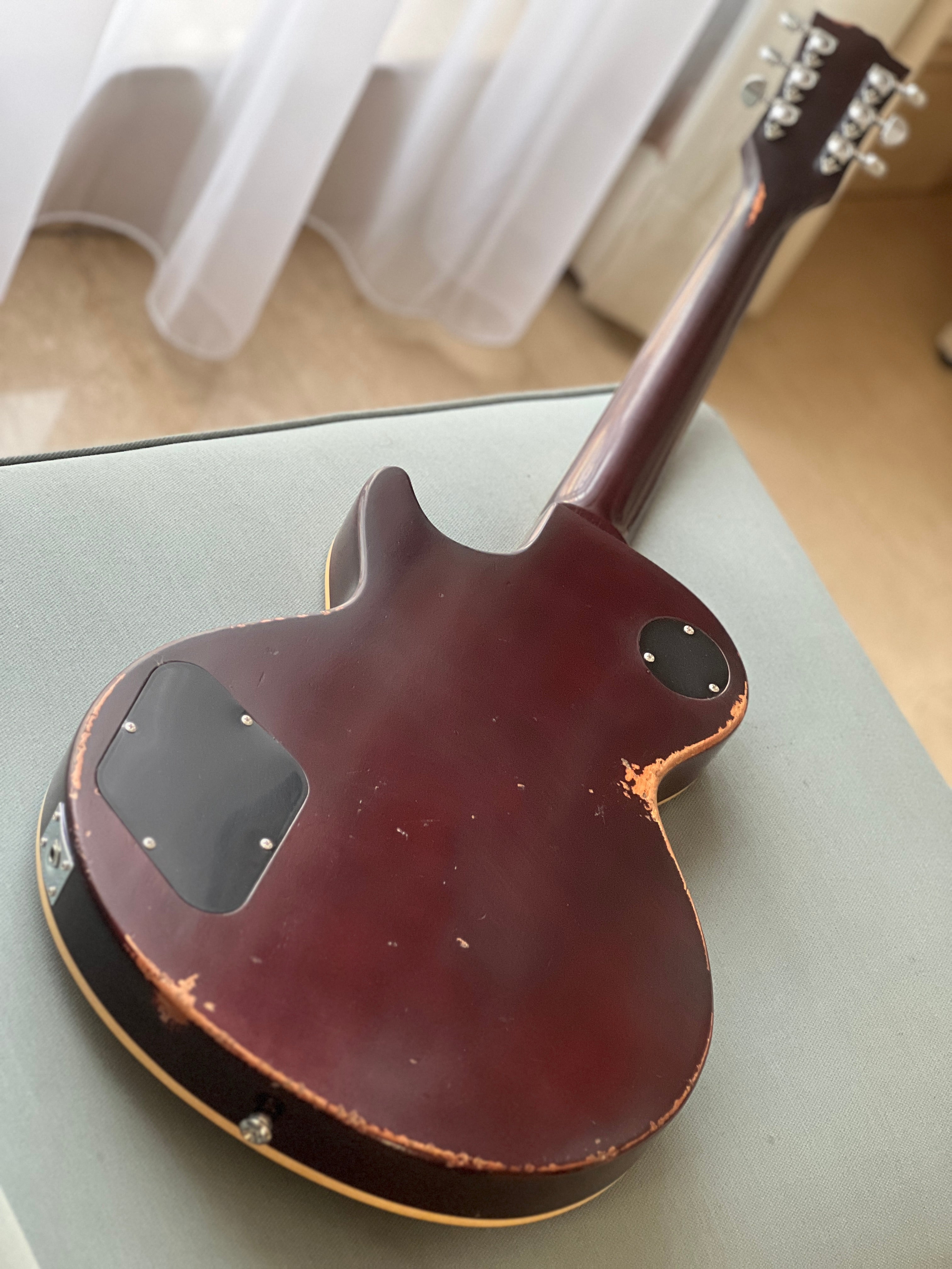 SLX Eagle Antique in Honeyburst with Nitrocellulose Lacquer