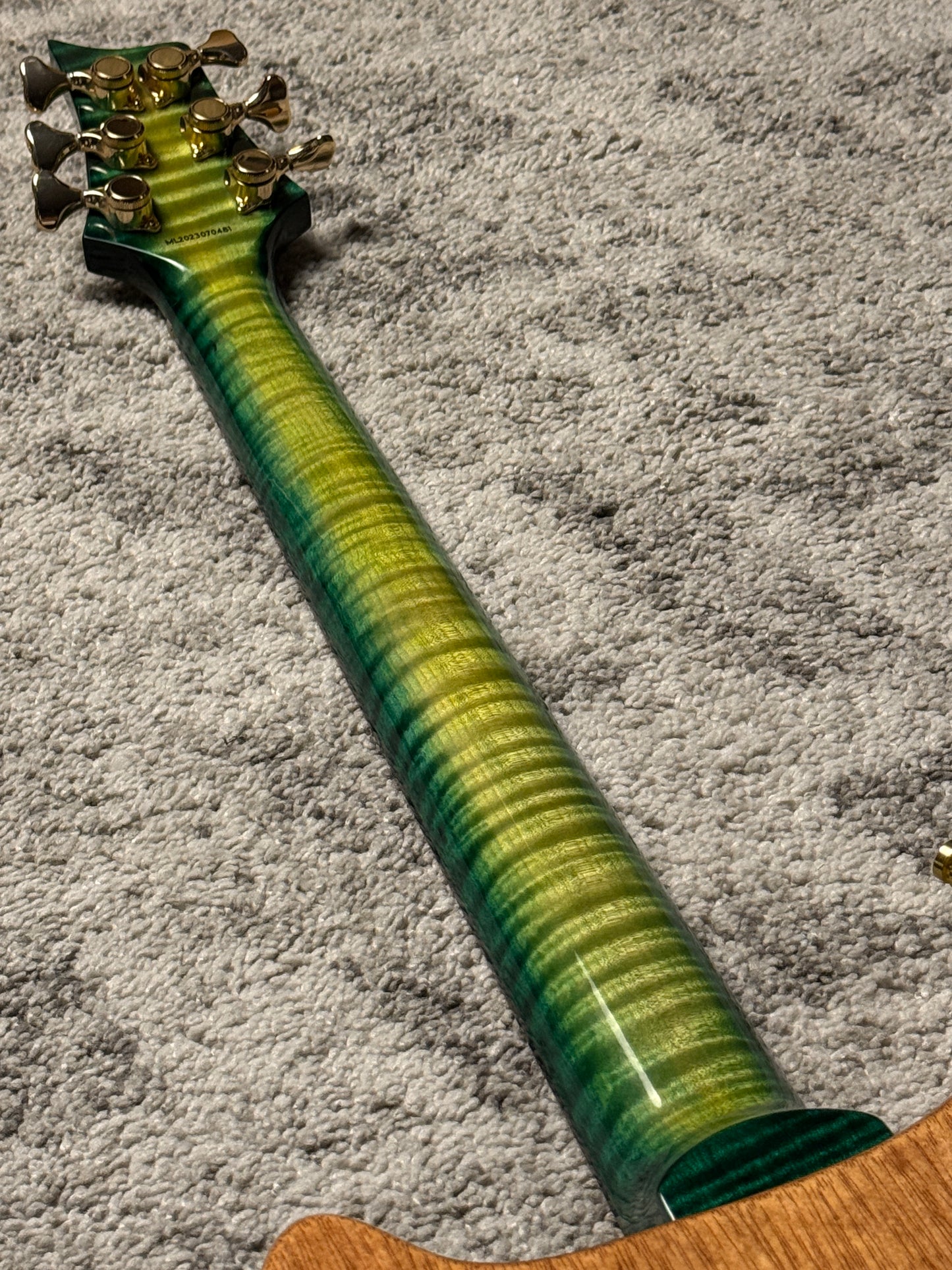 SLX Imperial 24 HH with 5A Solid Flame Top in Laguna Glow with Gold Hardware