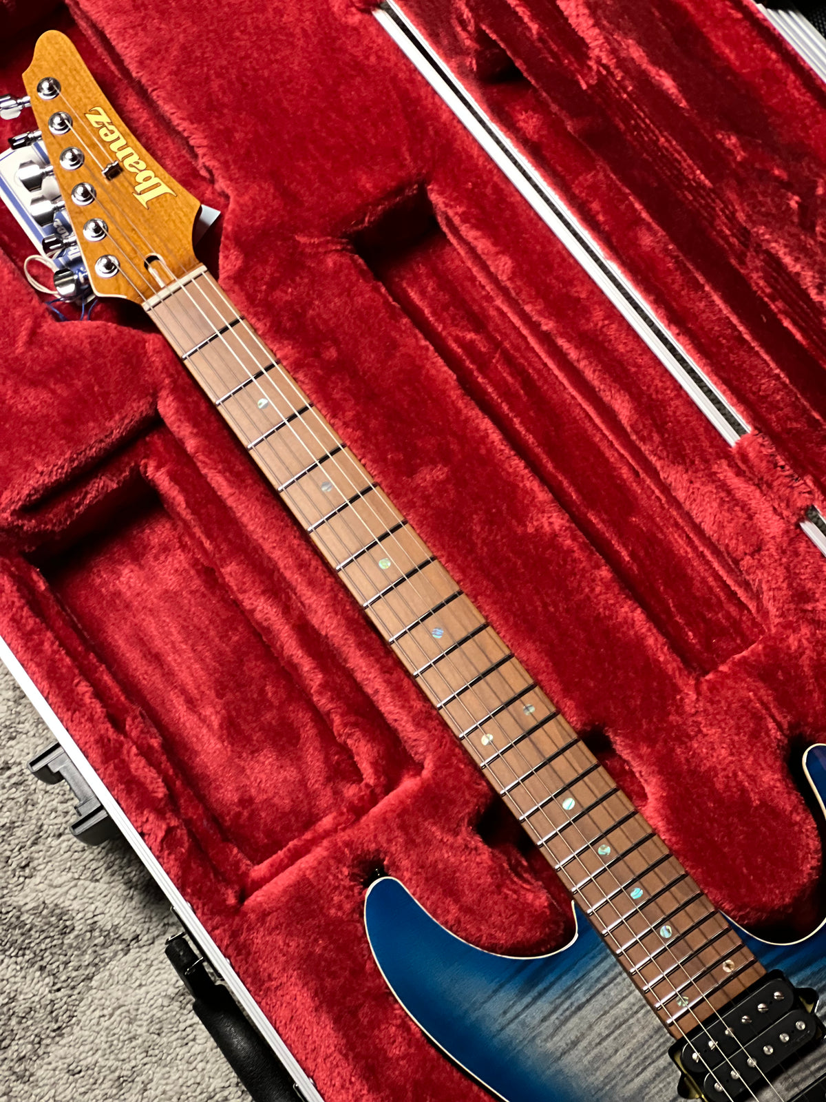 Ibanez Prestige AZ2407F พร้อมเคสสี Sodalite
