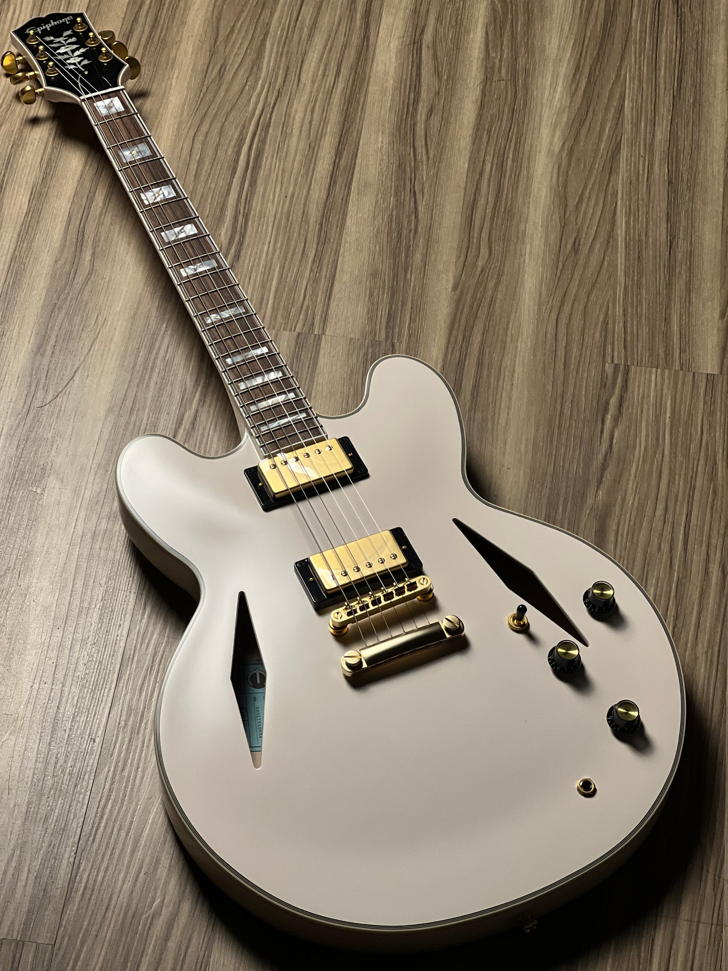 Epiphone Emily Wolfe "White Wolfe" Sheraton Semi-Hollow in Aged Bone White