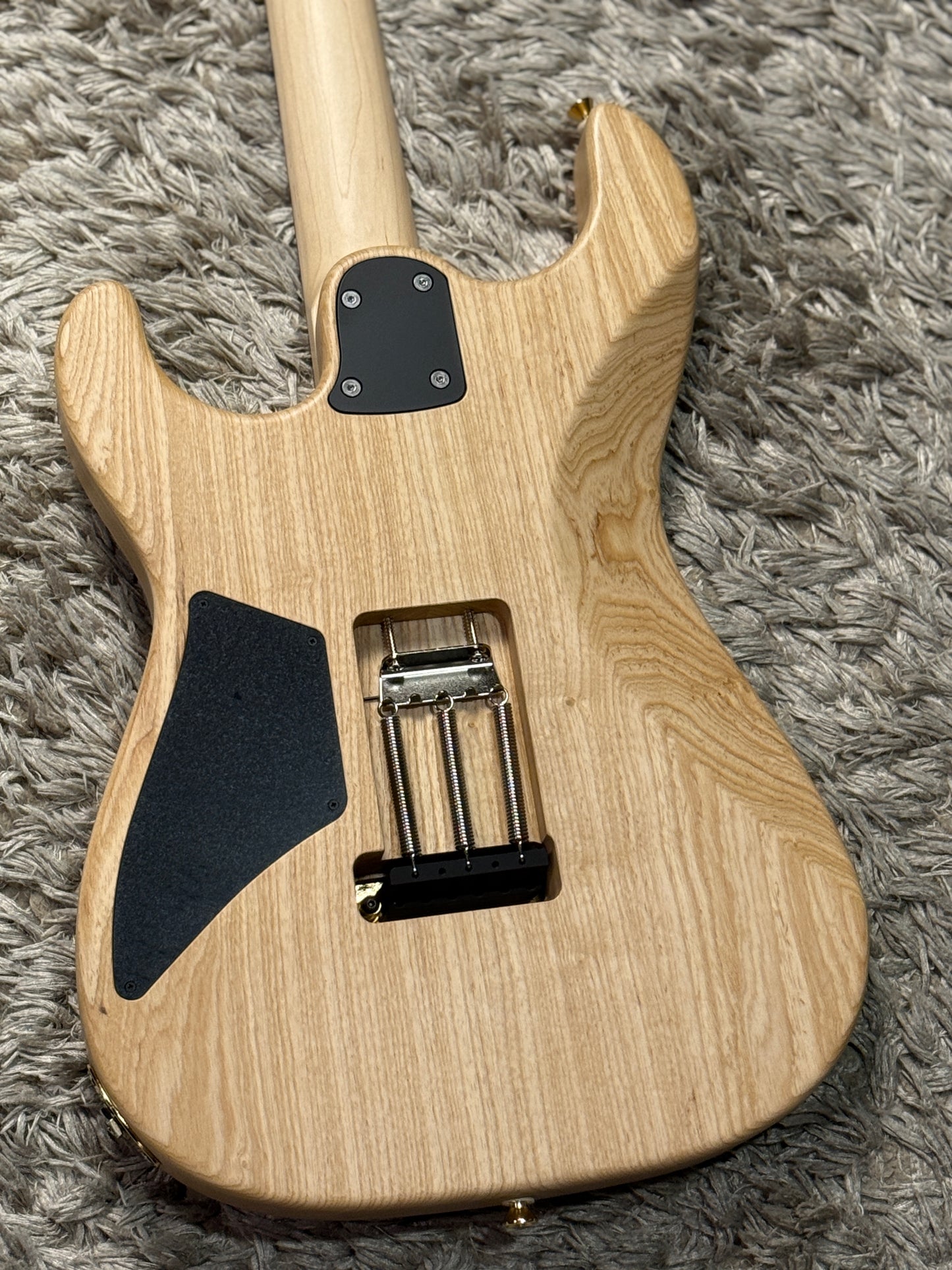 Saito S-622 SSH with Rosewood and Gold Hardware in White Granite 253033