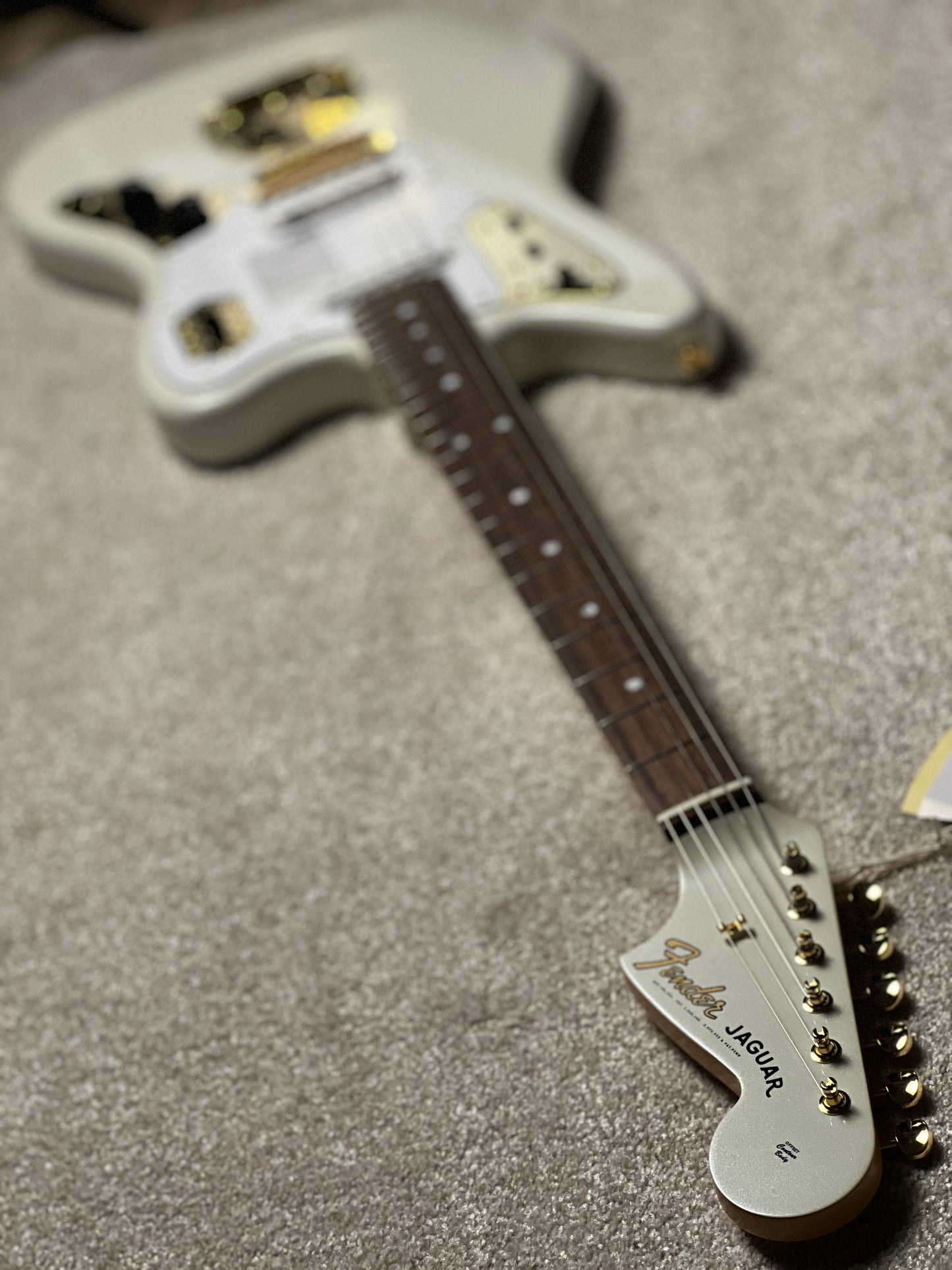 Fender Japan Traditional 2025 Collection 60s Jaguar with RW FB in White Pearl JD25012943