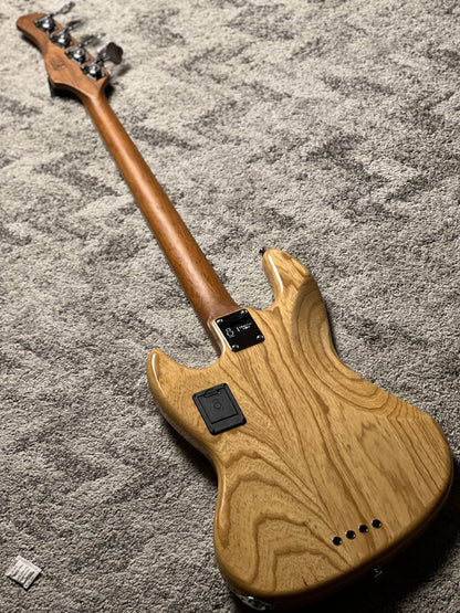 Sire Marcus Miller V8 SWAMP ASH 4 String in Natural w/Bag