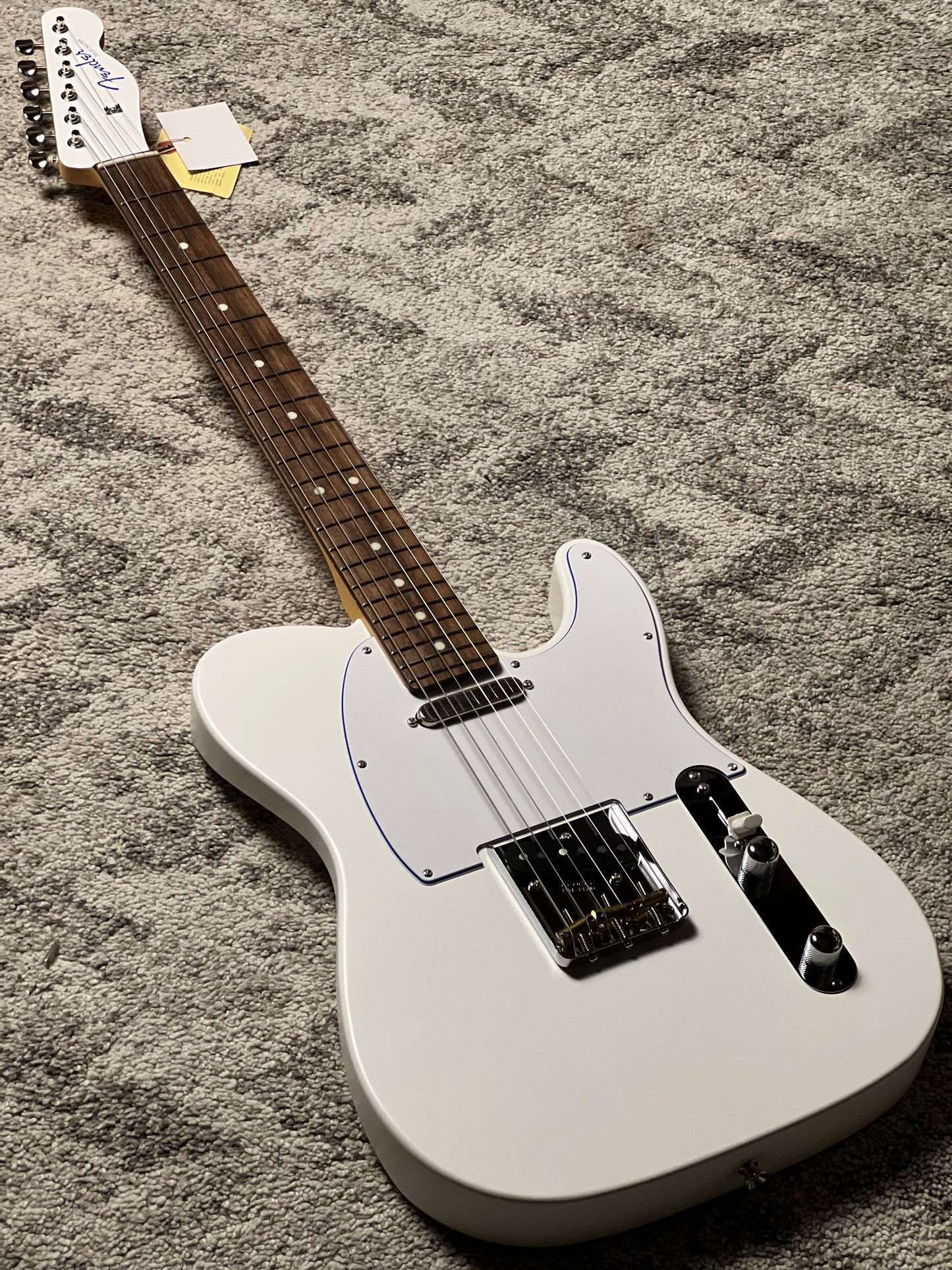 Fender MIJ Limited Telecaster with RW FB in Blanc JD25024767