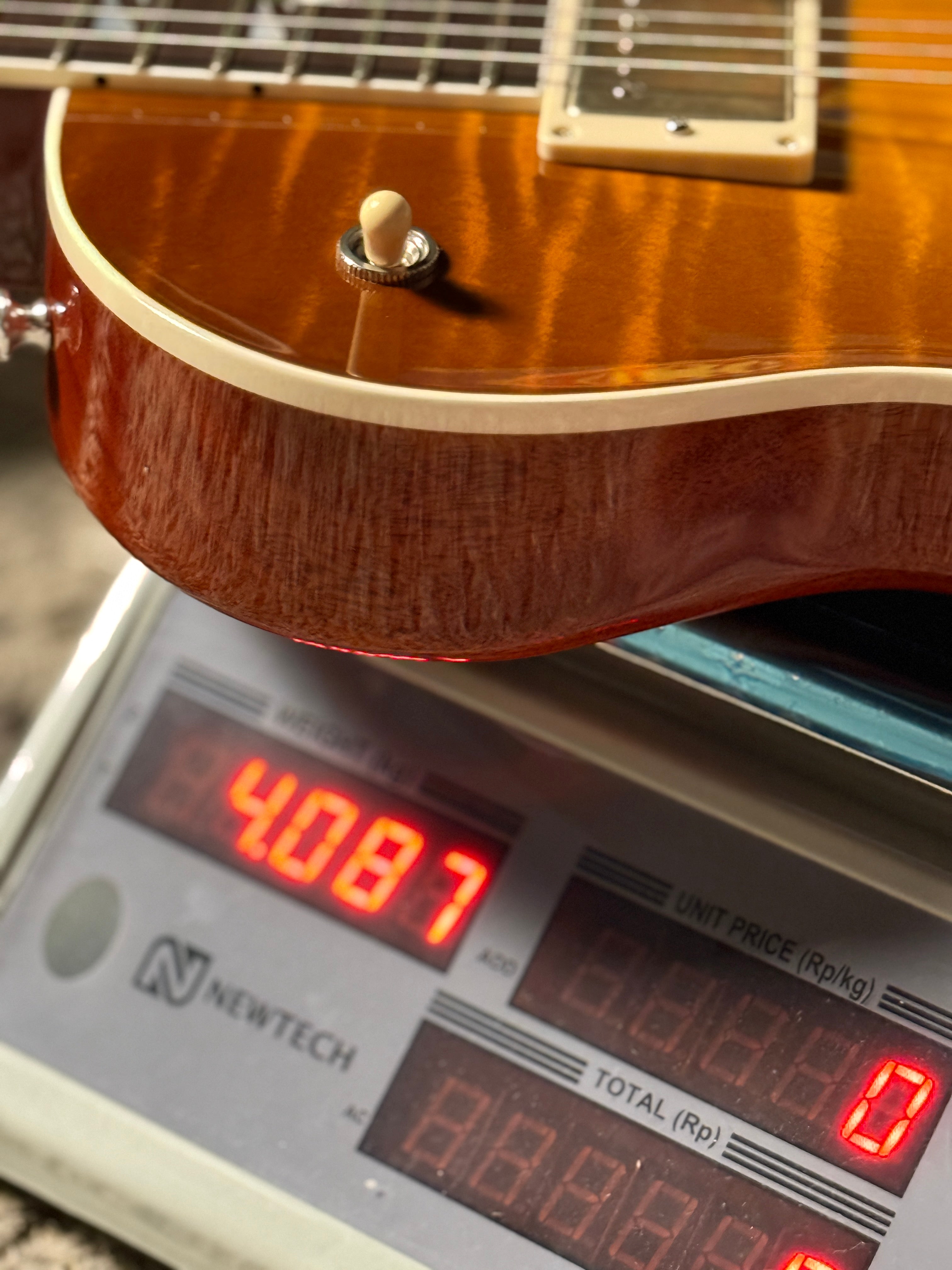 Saito 33BEYOND in Green Burst 25008 – nafiriguitar.com