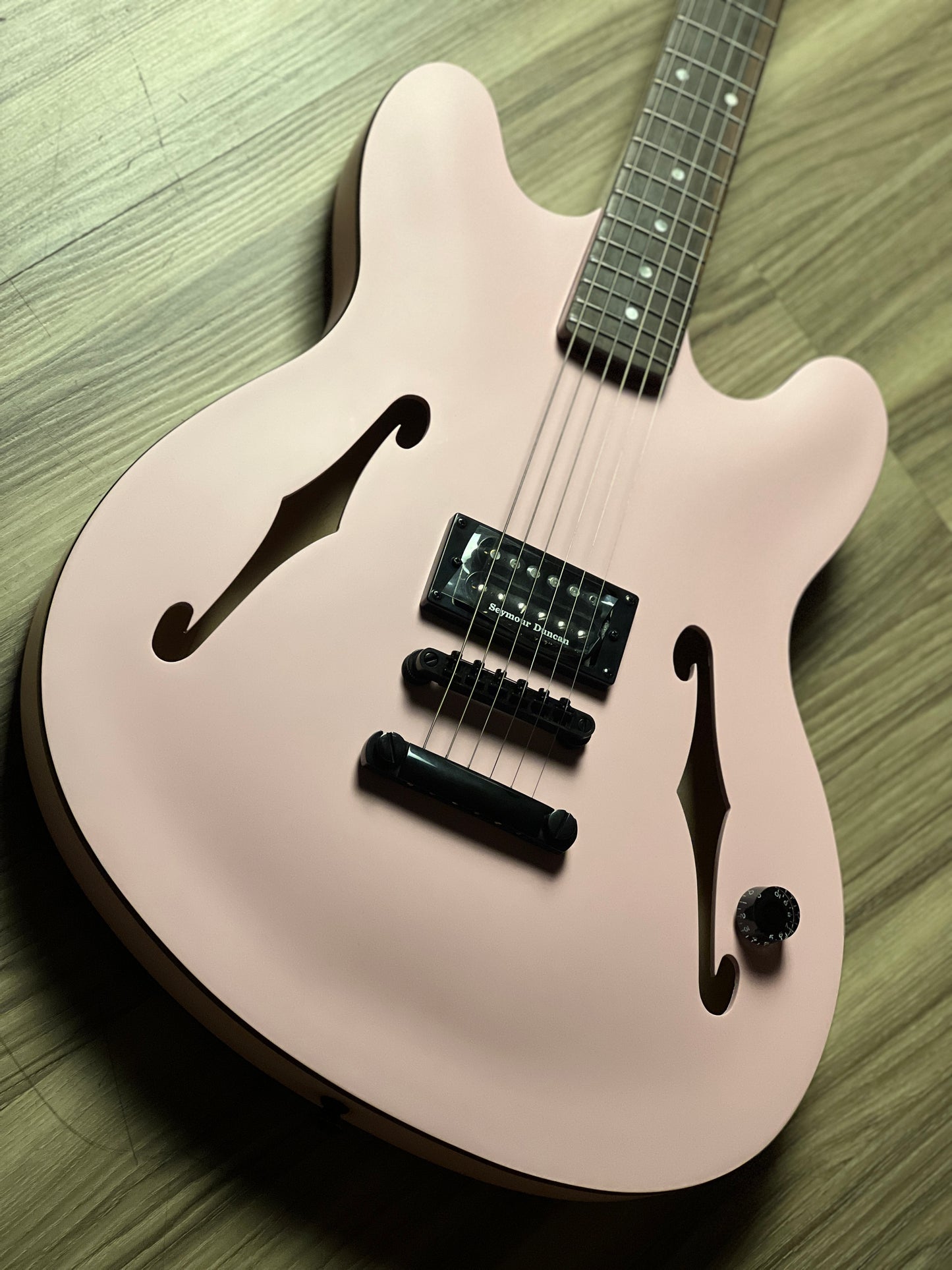 Fender Tom DeLonge Starcaster with Rosewood FB In Shell Pink