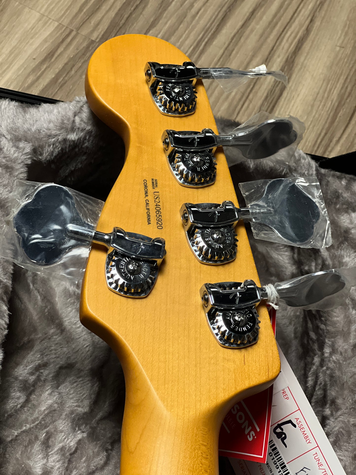 Fender American Ultra II Jazz Bass V with Maple FB in Avalanche US24065920