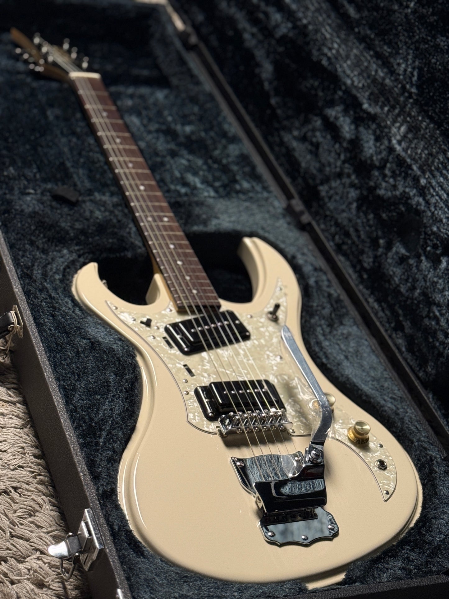 Tokai Hummingbird THB-200 50th Anniversary Reissue Limited Edition สี Vintage White