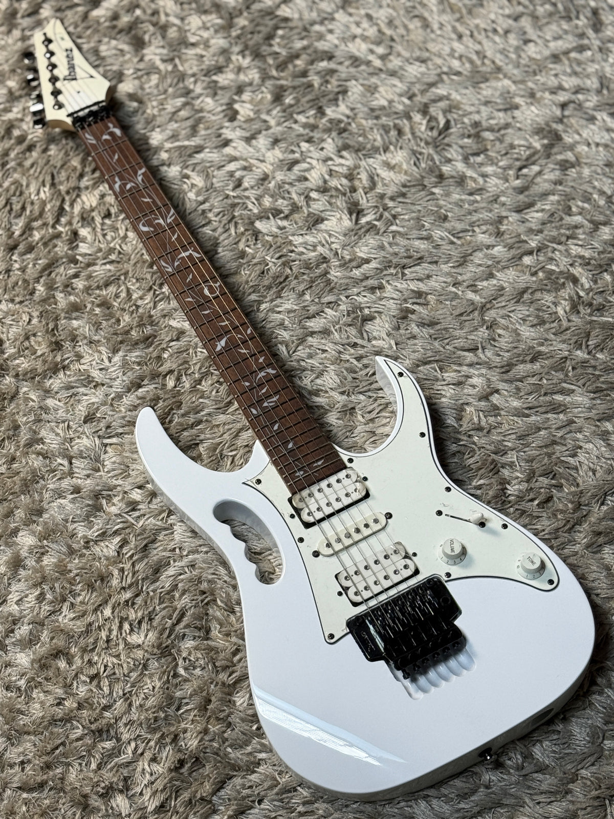 Ibanez Steve Vai JEM-JR in White I260607598 (USED)