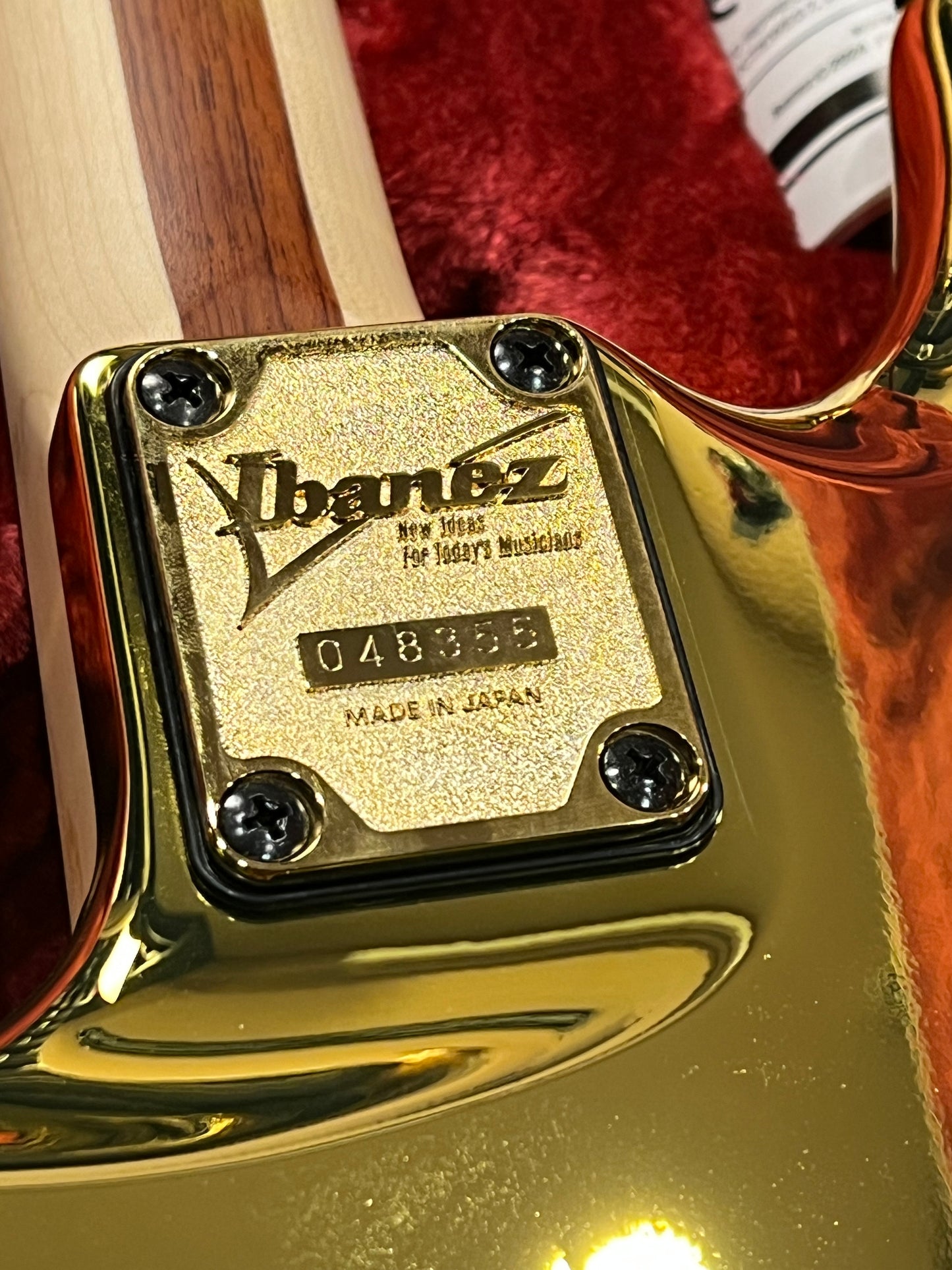 Ibanez JS1GD Joe Satriani Signature in Gold Boy with Case Limited Edition F2525174