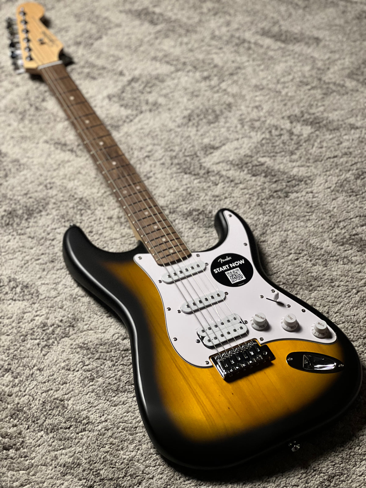Squier Debut Series Stratocaster HSS with Laurel FB in 2 Tone Sunburst