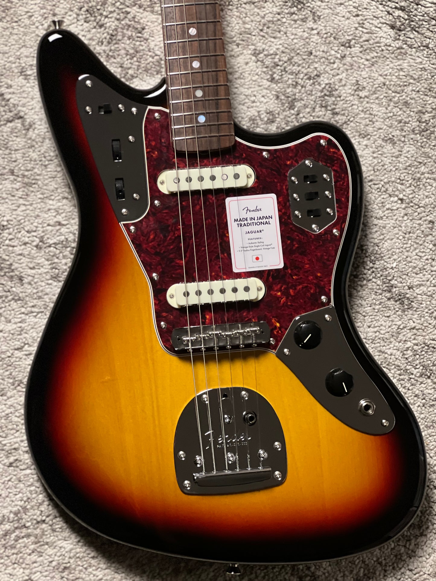 Fender Japan Traditional 60s Jaguar with RW FB in 3-Color Sunburst JD25032759