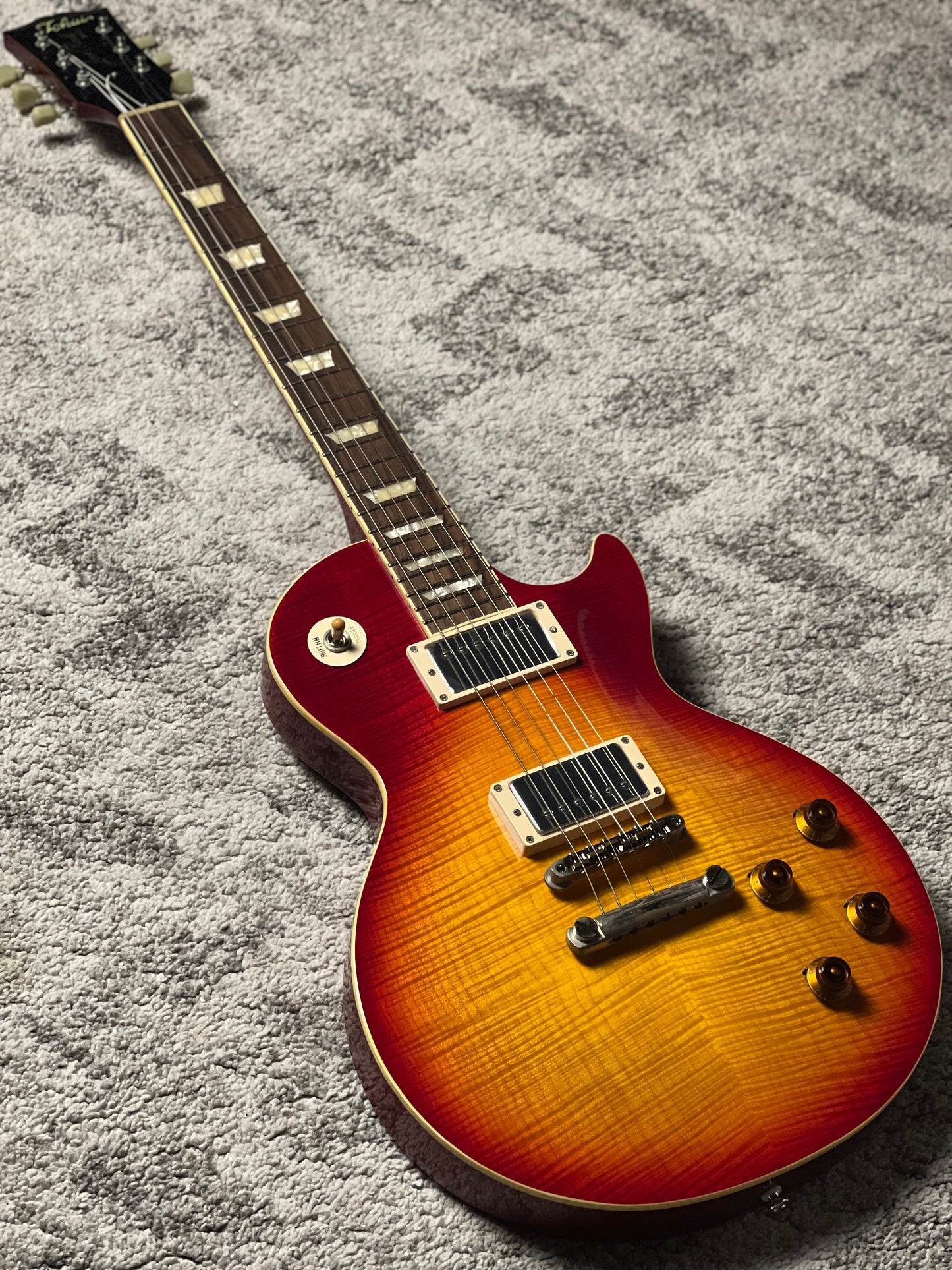 Tokai Love Rock Custom Shop LS-200F 5A CS Premium Series 5A Solid Flame Top in Cherry Sunburst 2246457