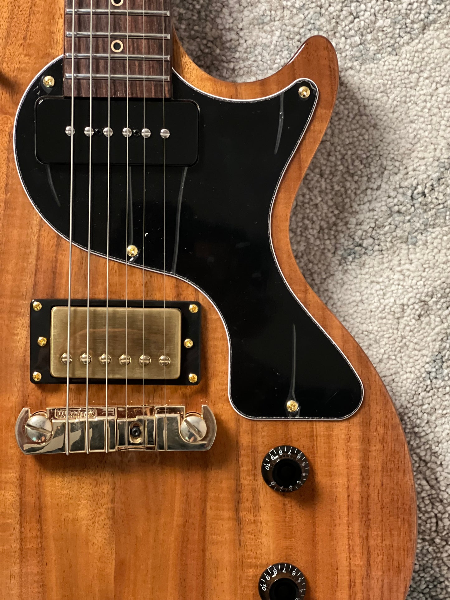 Soloking MLP Tribute-I Limited Edition in Natural Mahogany With Gold Hardware