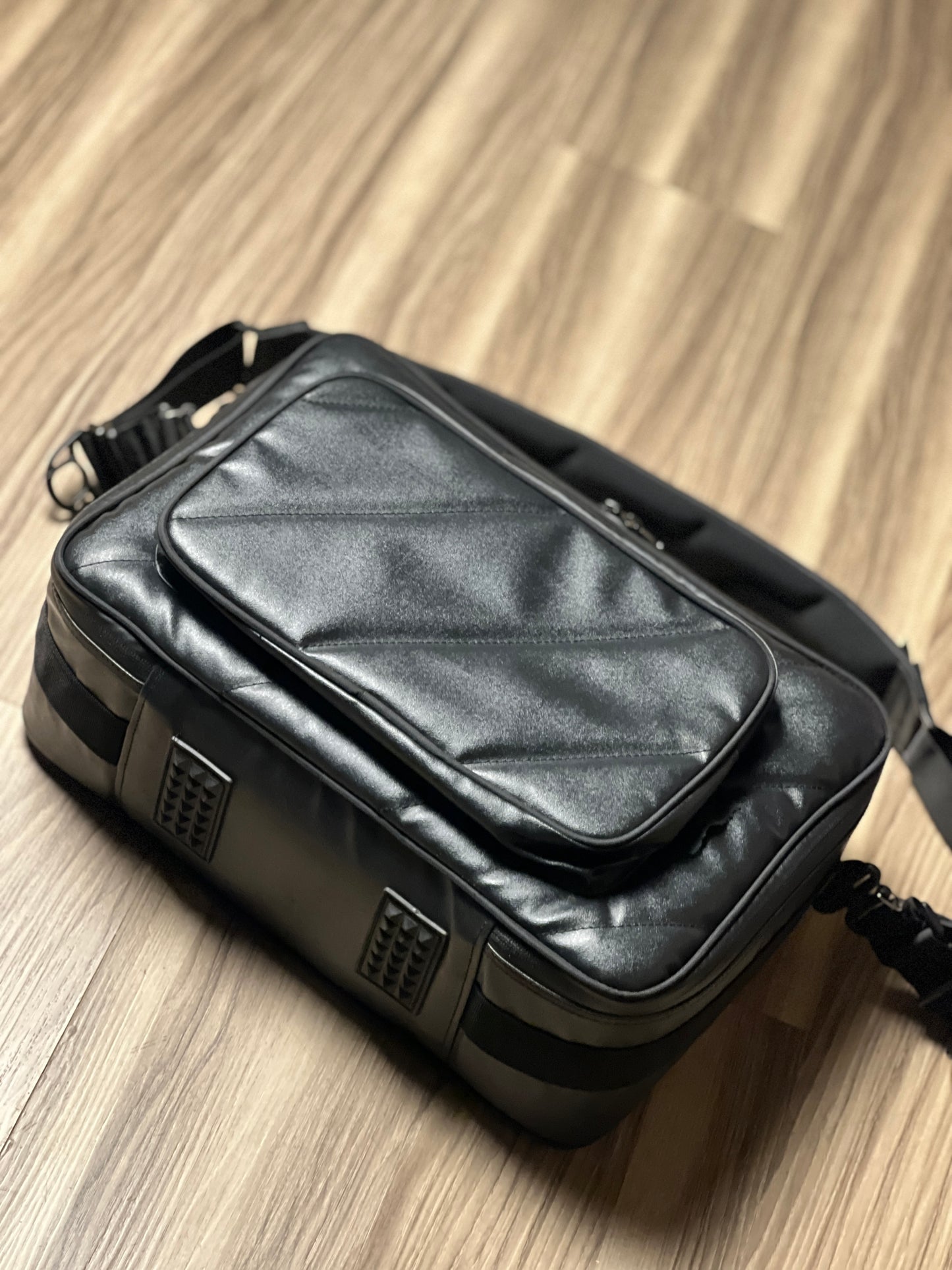 Enormous Premium Water Resistant Effect Bag with Emergency Strap for Line 6 Pod Go