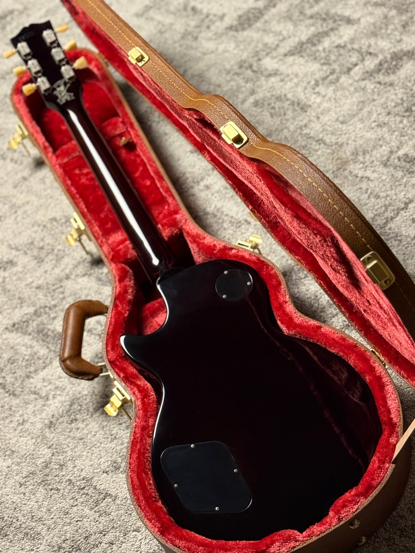 Gibson Slash "Victoria" Les Paul Standard Goldtop Dark Back with Case 225220066