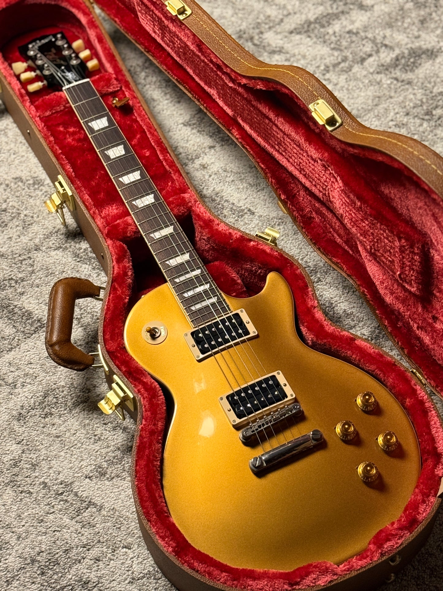 Gibson Slash "Victoria" Les Paul Standard Goldtop Dark Back with Case 225220066