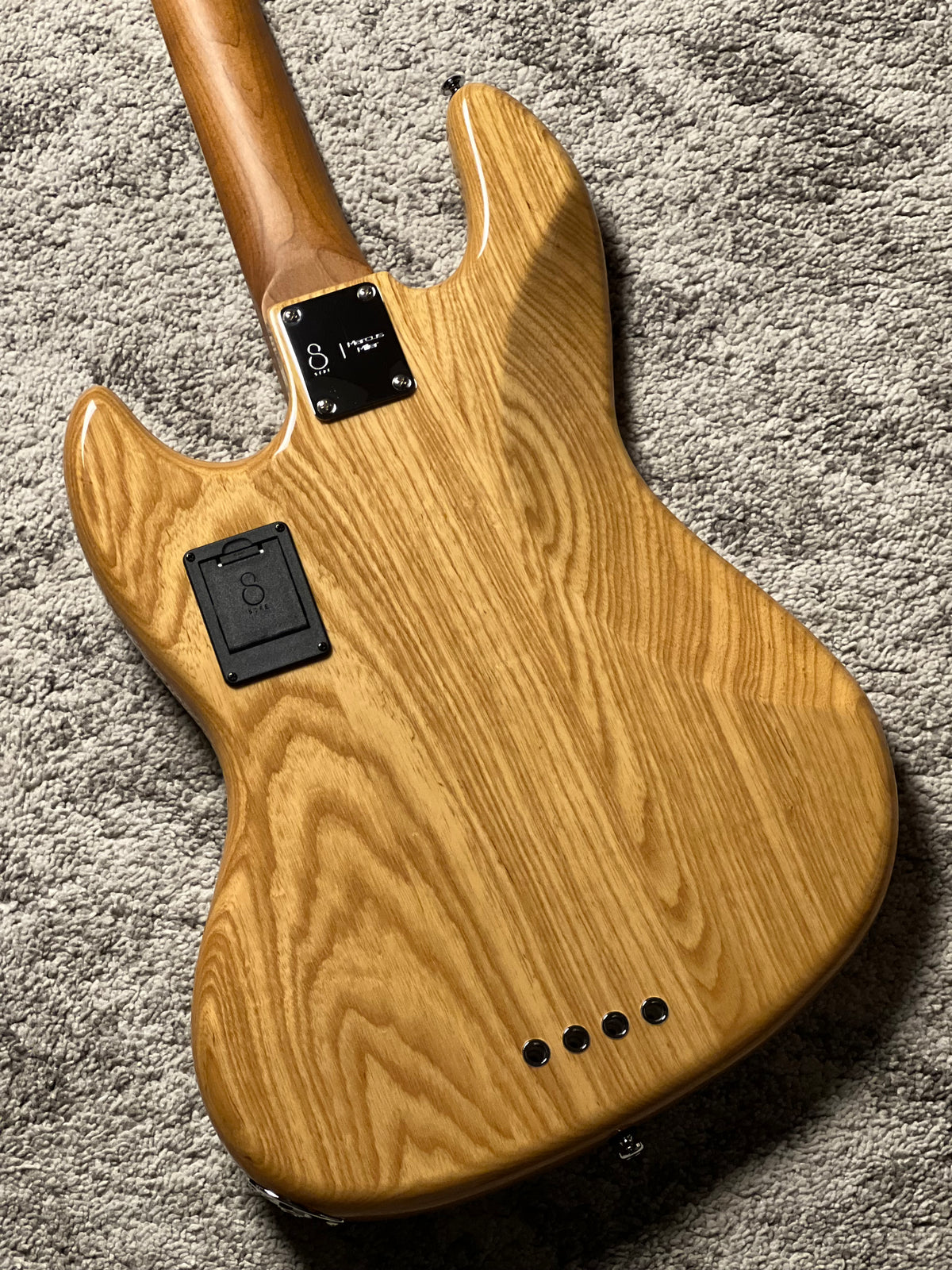 Sire Marcus Miller V8 SWAMP ASH 4 String in Natural w/Bag