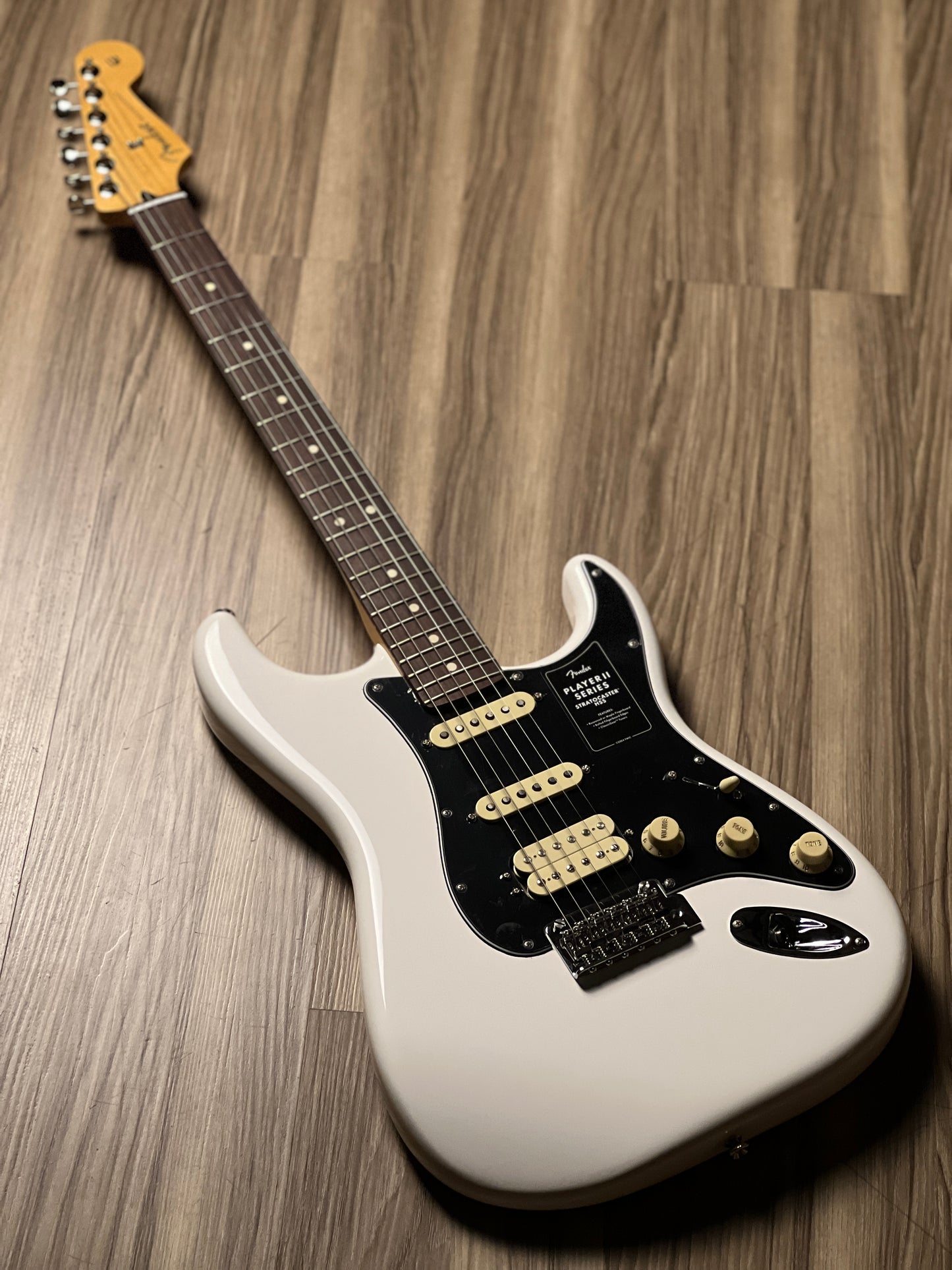 Fender Player II Stratocaster HSS With RW FB In Polar white