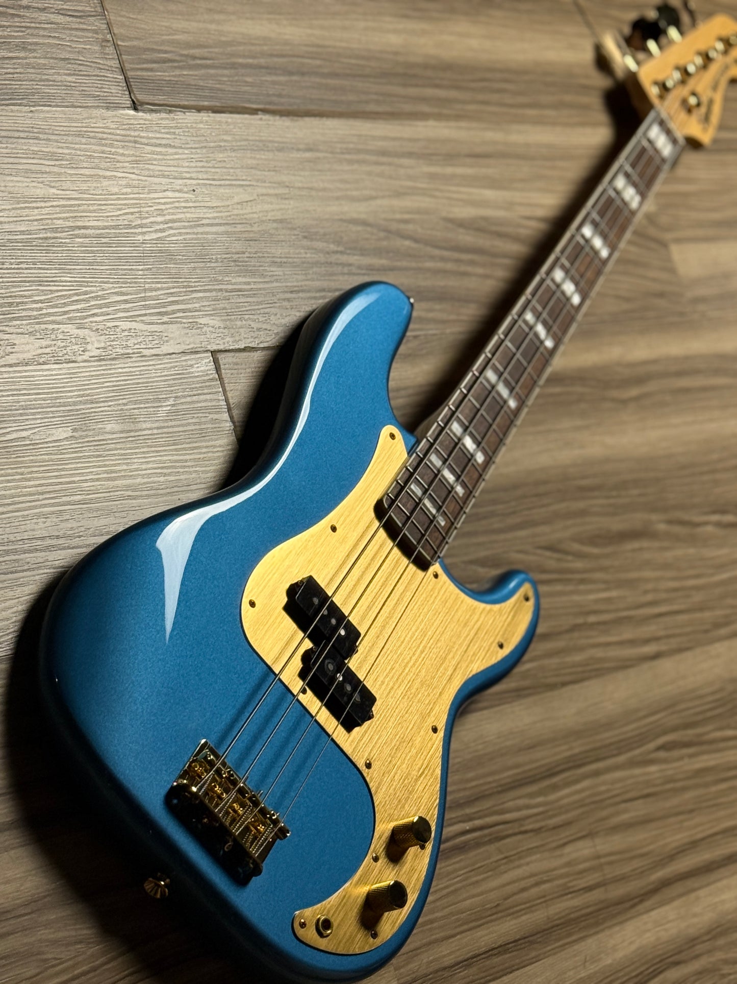 Squier 40th Anniversary Gold Edition Precision Bass in Lake Placid Blue (USED) ISSF22003756