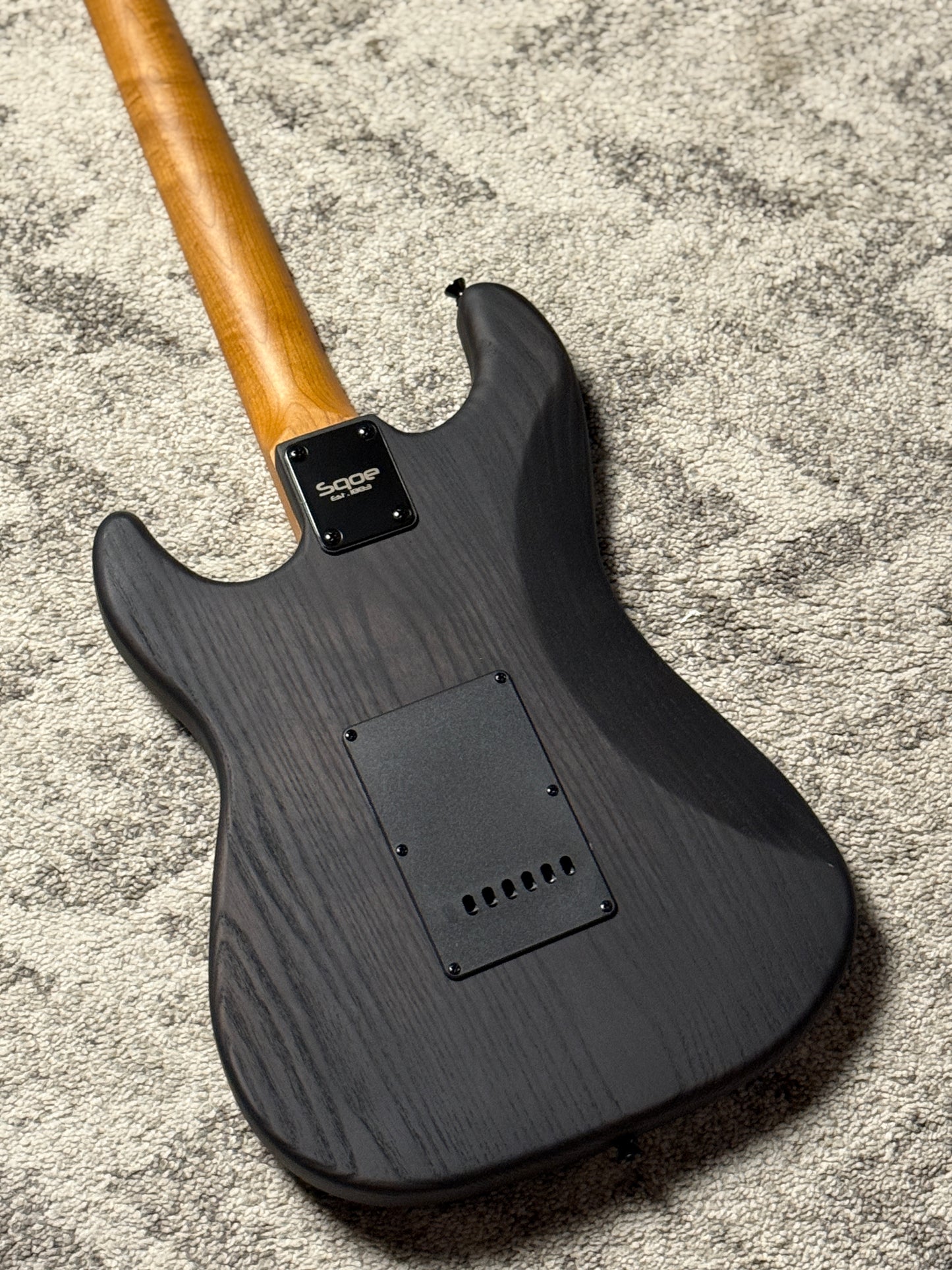 SQOE SEST650 BK HSS Ash Roasted Maple Series in Open Pore Black