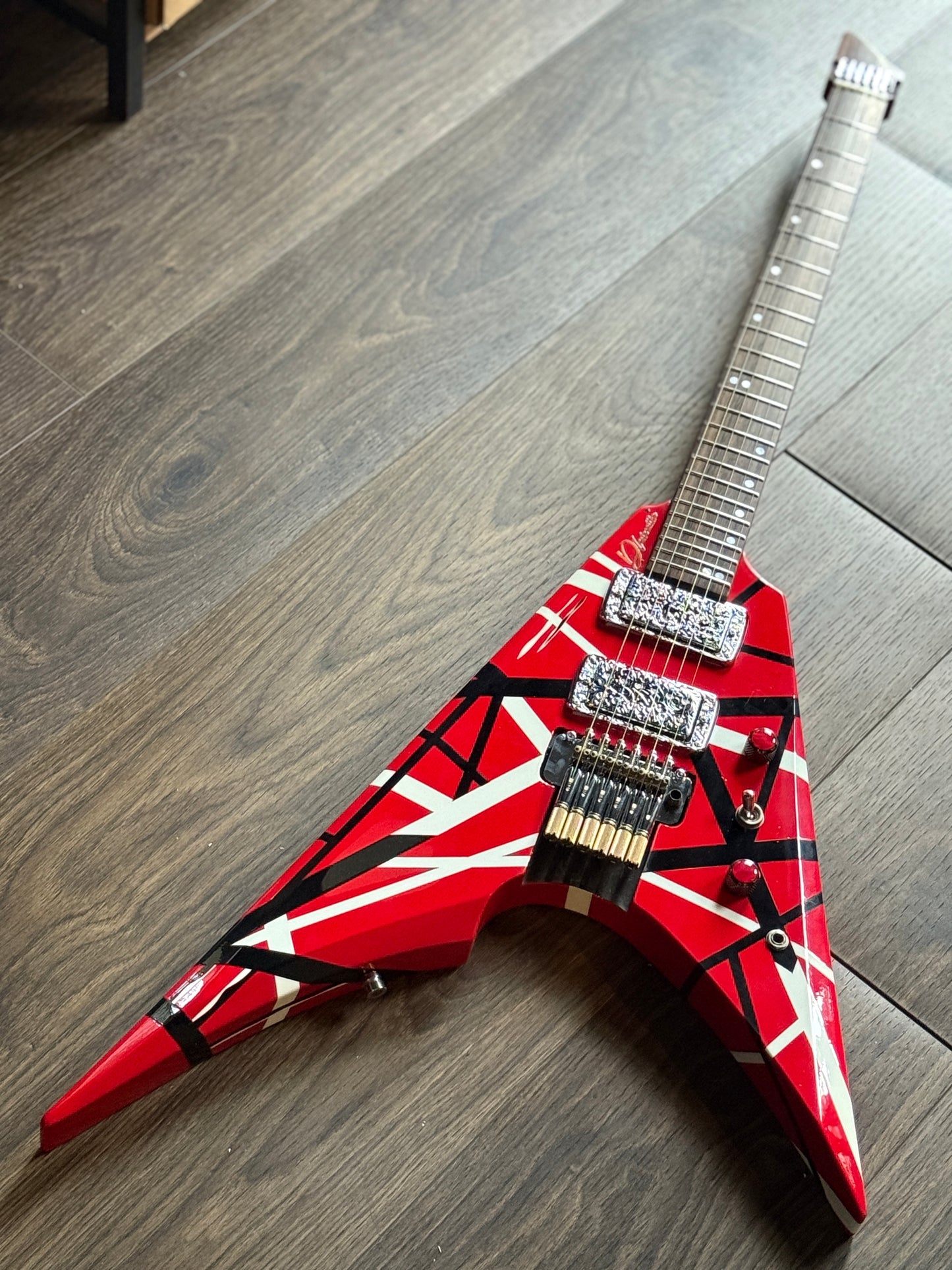 Dhatarattha Custom DHL V Headless in Red with Black and White Stripes with RW FB