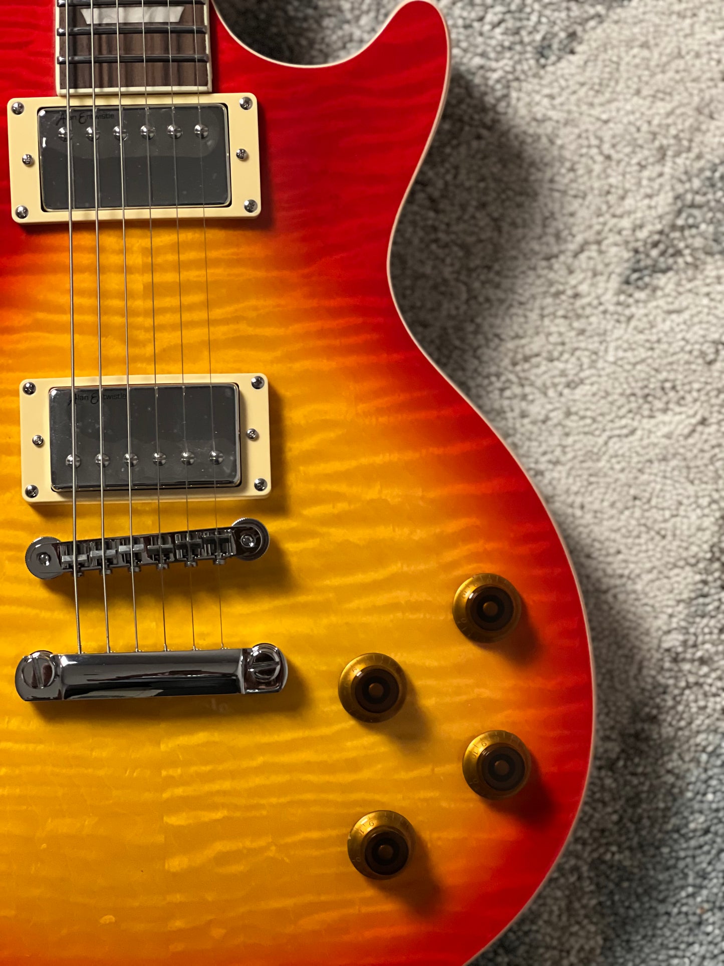 Soloking MLP Tribute-II in Cherry Sunburst