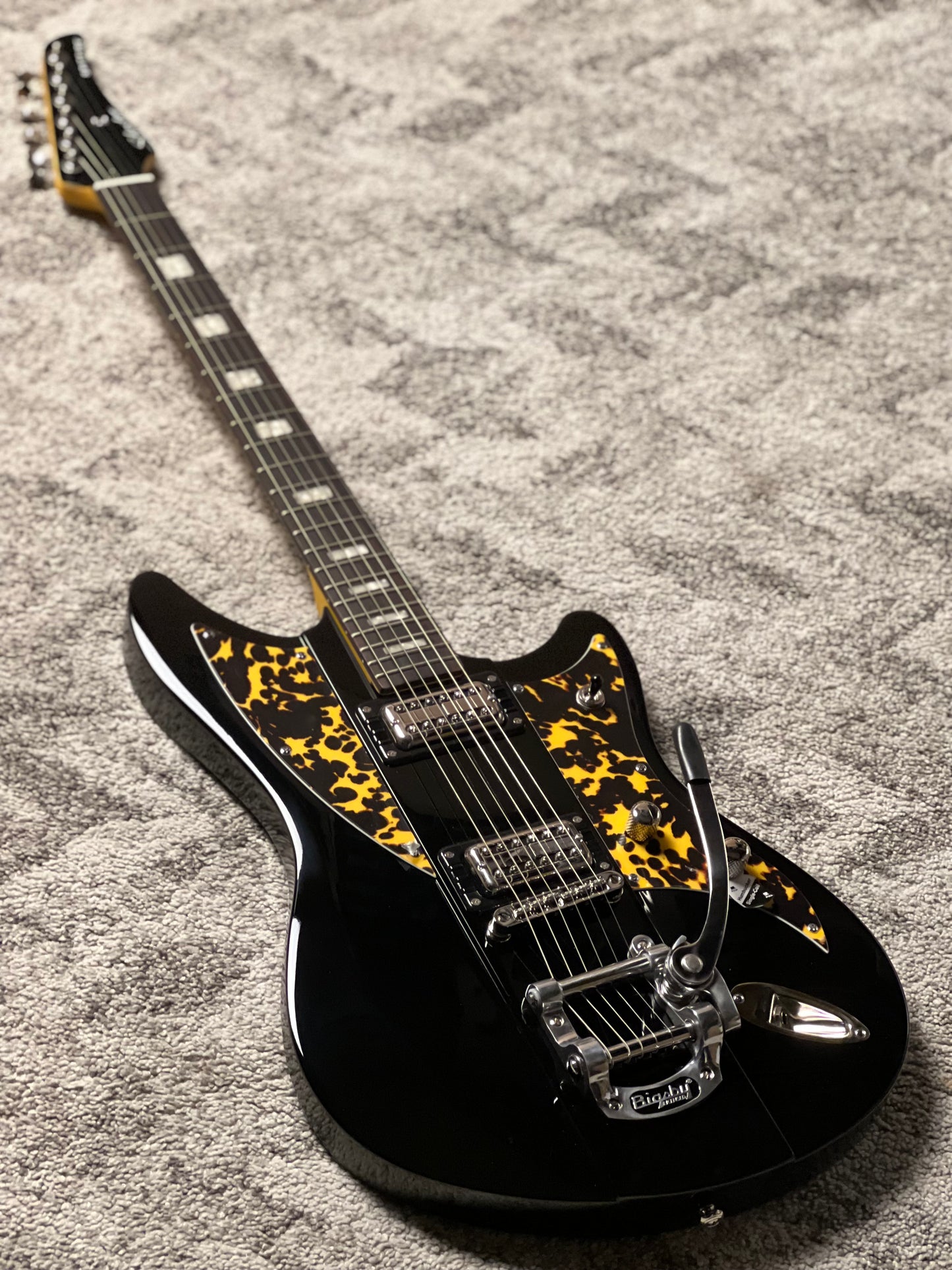 Schecter Spitfire Solid-Body in Black Leopard