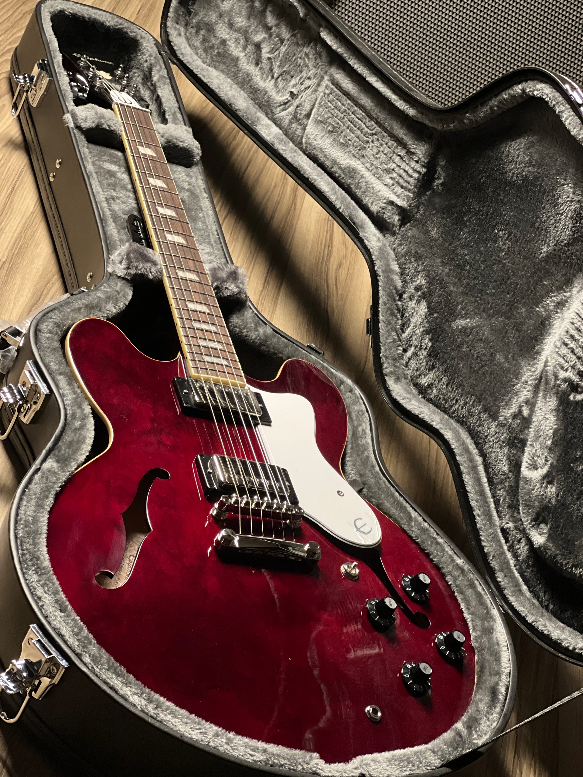 Epiphone Noel Gallagher Riviera Dark Red Wine (Incl. Hardcase 