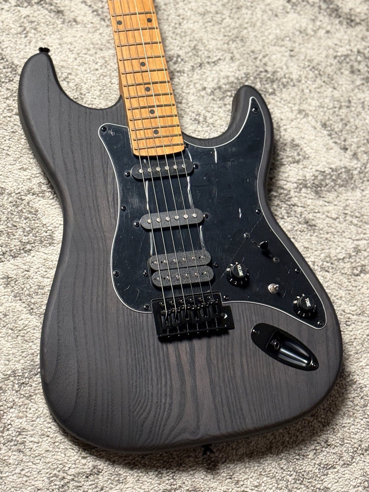 SQOE SEST650 BK HSS Ash Roasted Maple Series in Open Pore Black