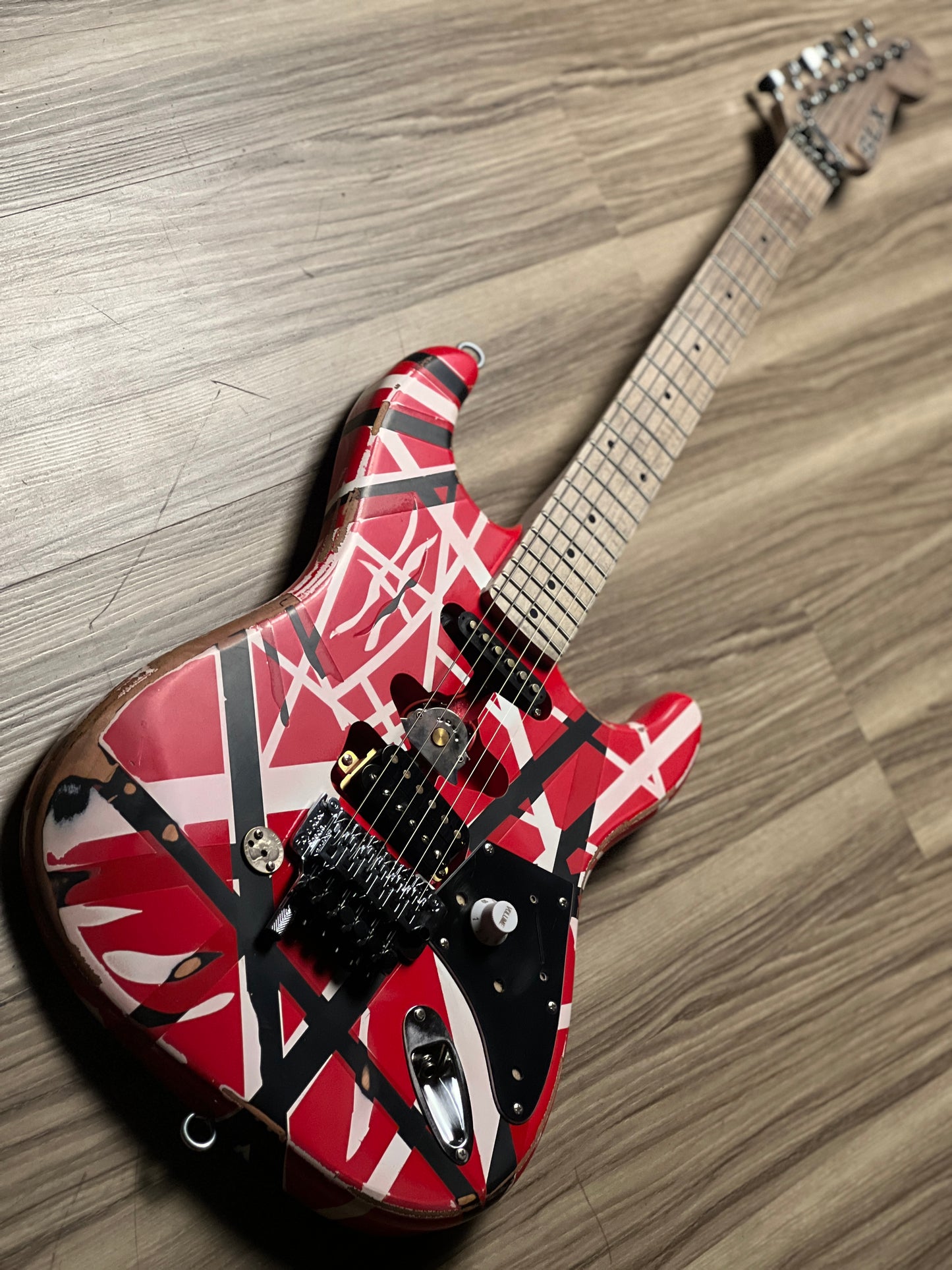 SLX Hawk Antique 5150 Eddie Van Halen Frankenstrat Tribute