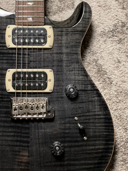 PRS SE Custom 24 Flame in Gray Black