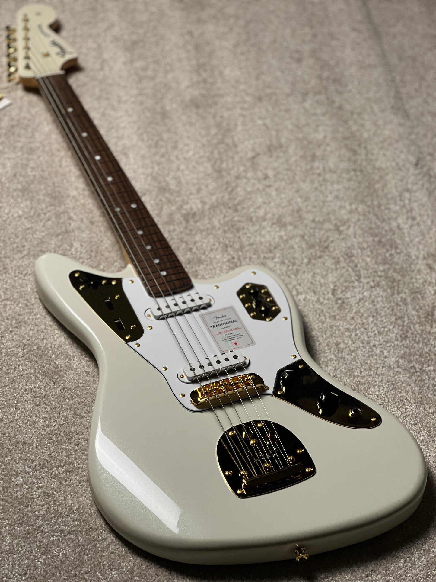 Fender Japan Traditional 2025 Collection 60s Jaguar with RW FB in White Pearl JD25012943